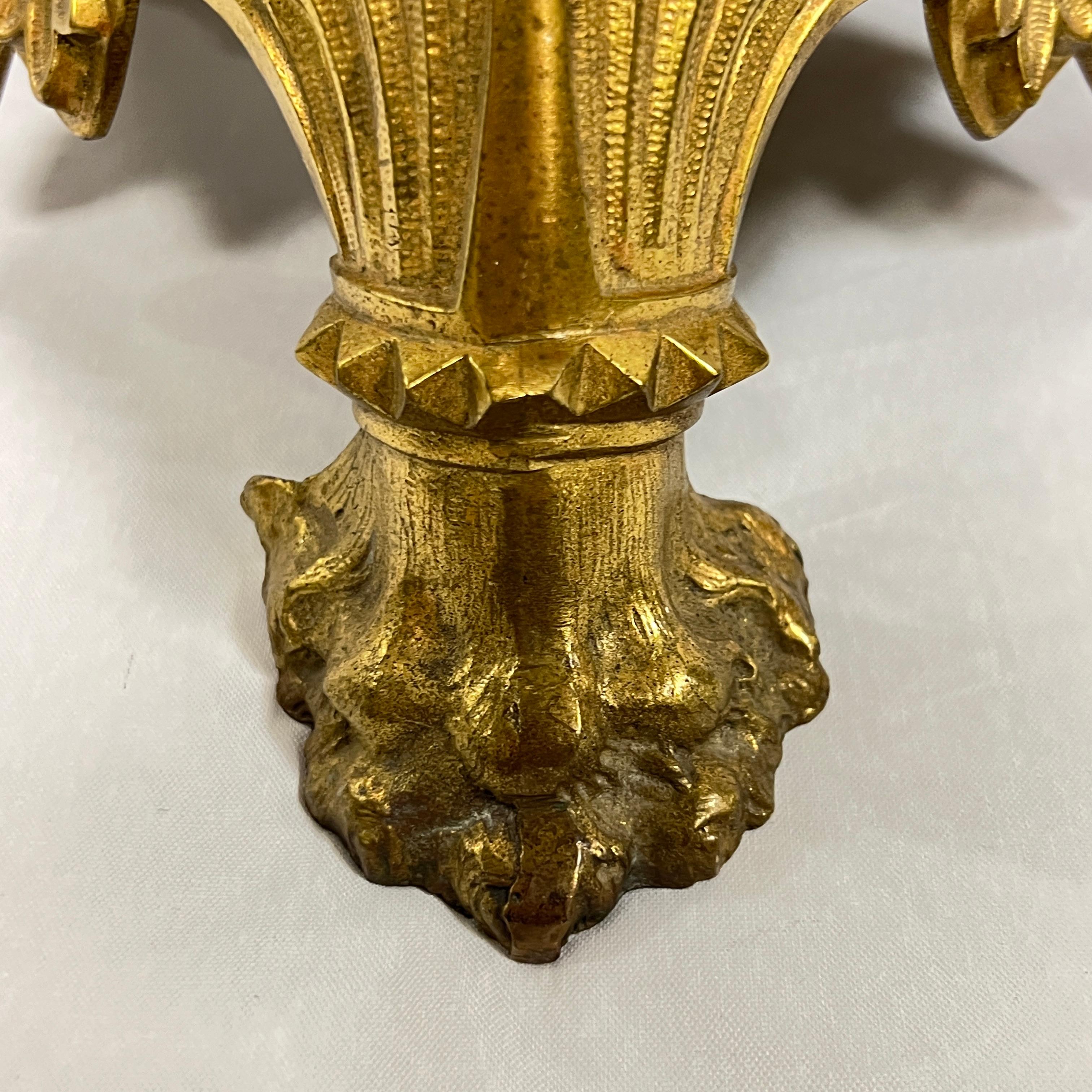 Pareja de pedestales de malaquita y bronce dorado  o Soportes para plantas principios del siglo XX en venta