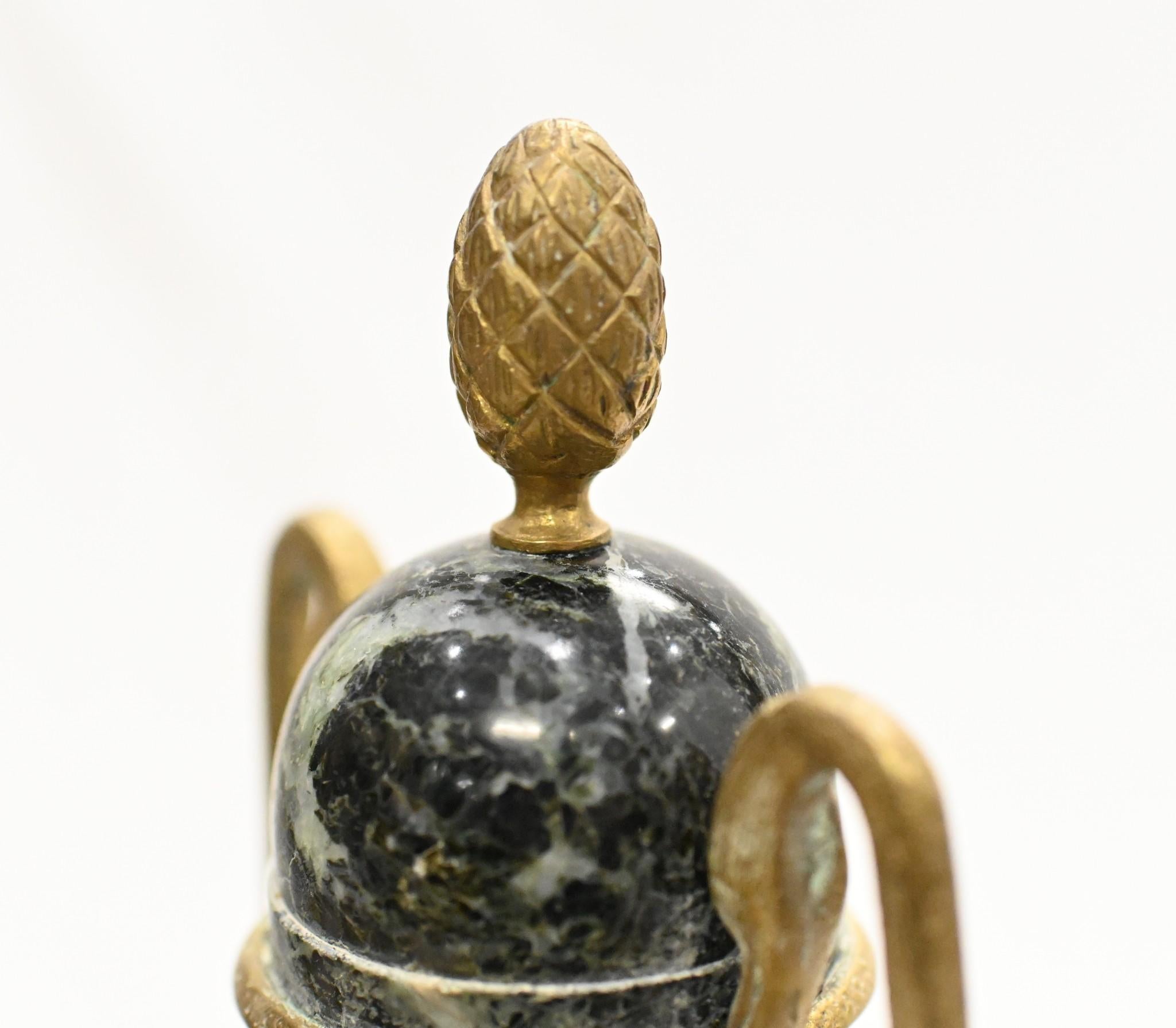 Par de Urnas Ánfora de Mármol Cassolettes Imperio Francés 1880 en venta 8