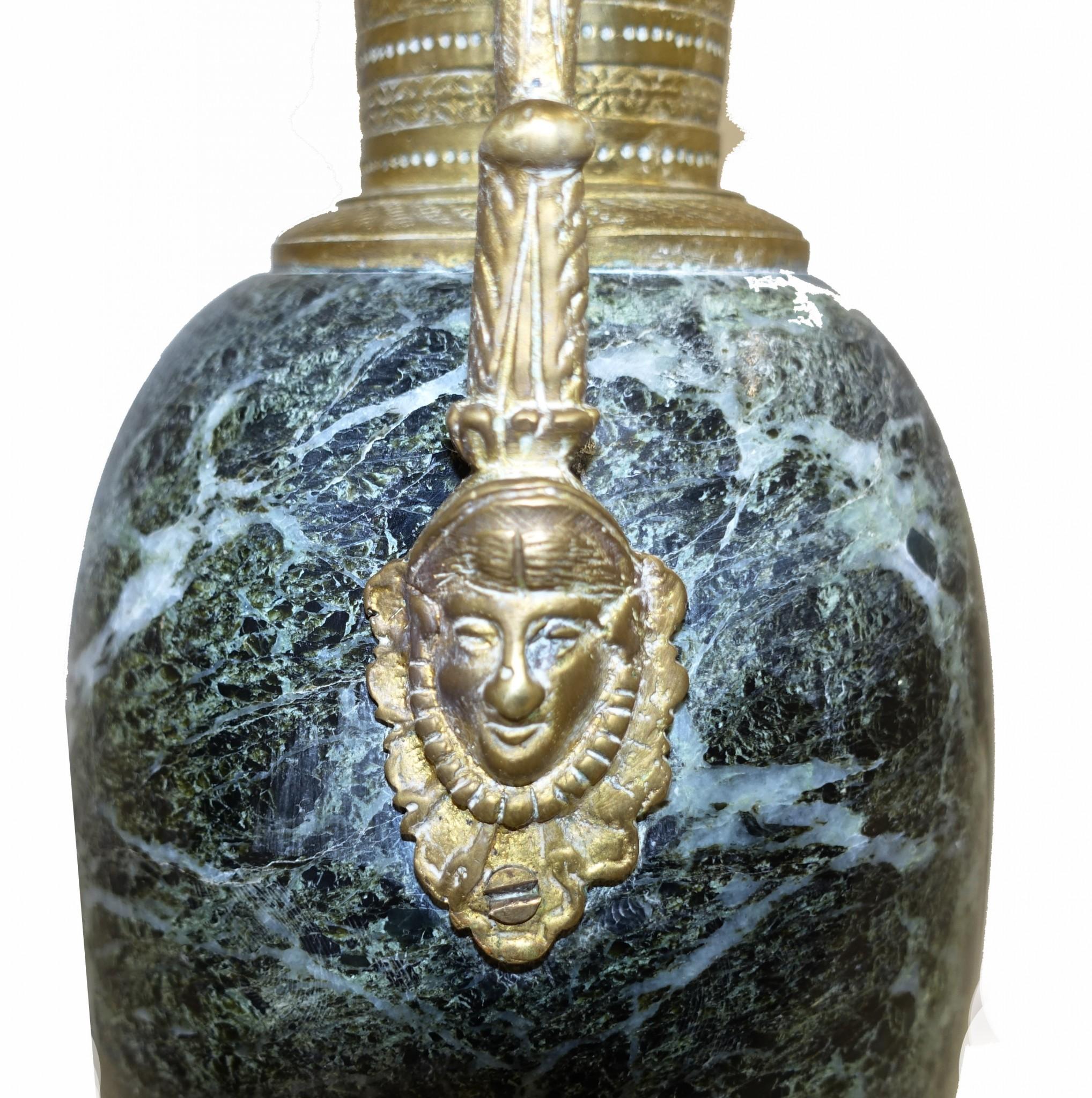Fin du XIXe siècle Paire d'Urnes Amphora Cassolettes en Marbre Empire Français 1880 en vente