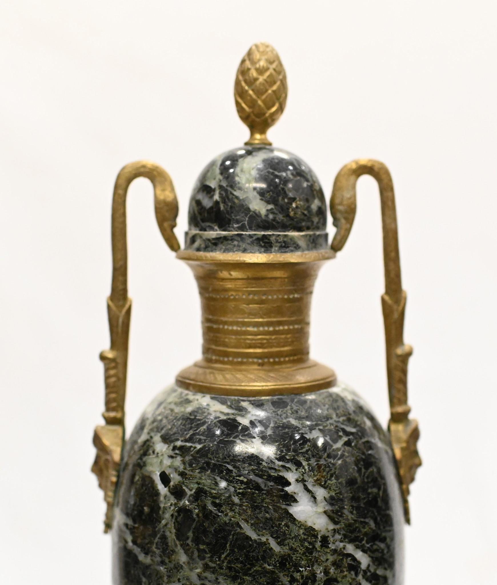 Par de Urnas Ánfora de Mármol Cassolettes Imperio Francés 1880 en venta 1