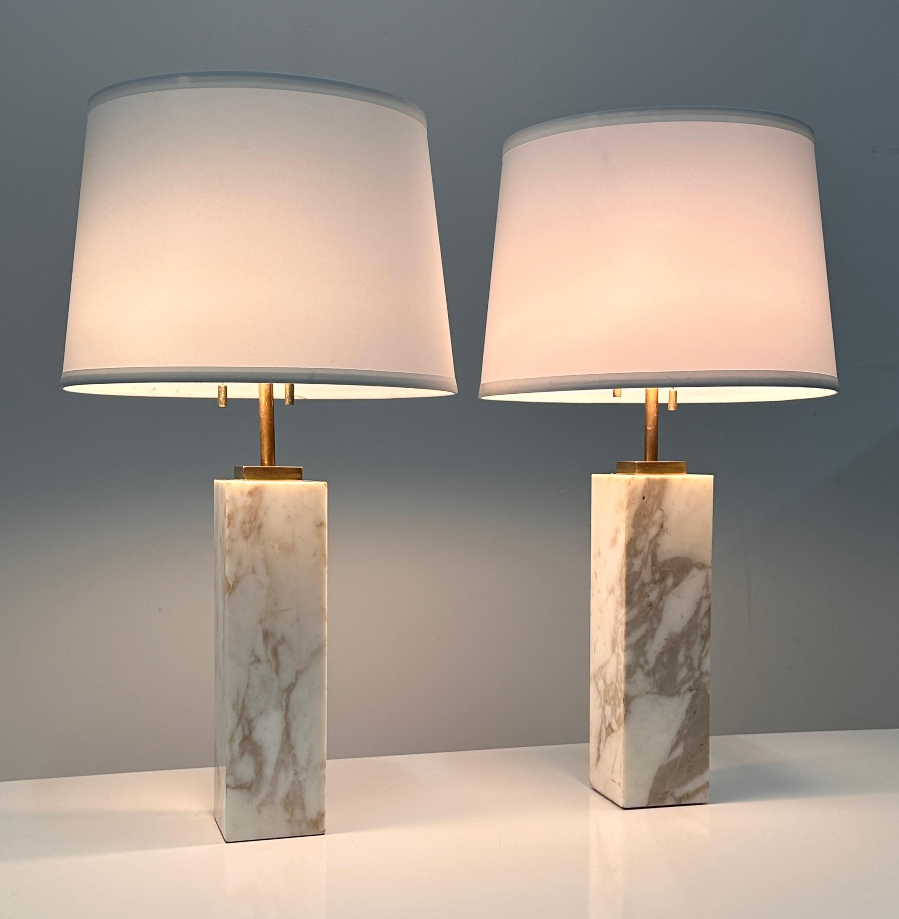 Mid-Century Modern Pair Marble & Brass Table Lamps by TH Robsjohn Gibbings for Hansen New York For Sale