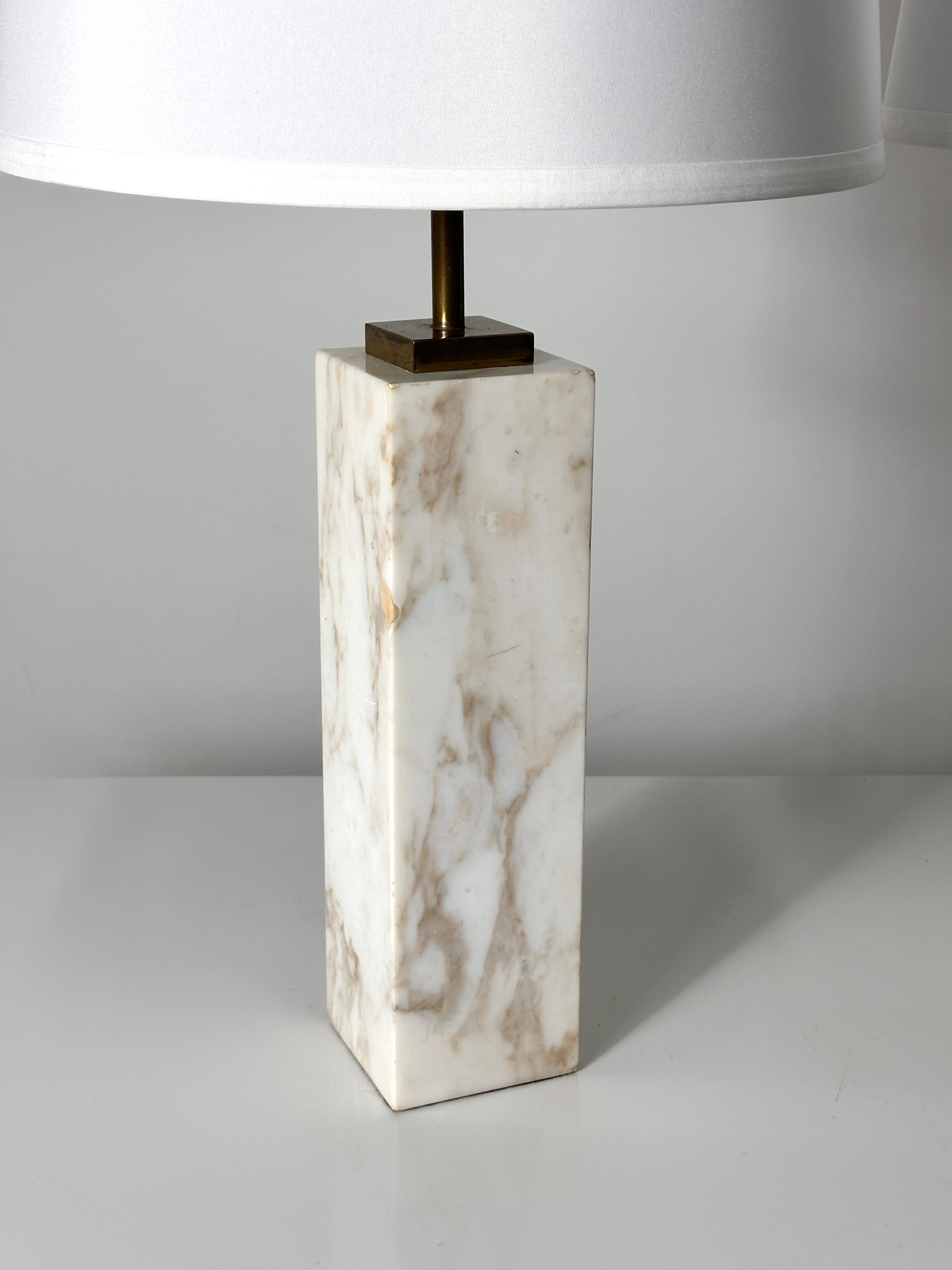 Pair Marble & Brass Table Lamps by TH Robsjohn Gibbings for Hansen New York In Good Condition For Sale In Troy, MI