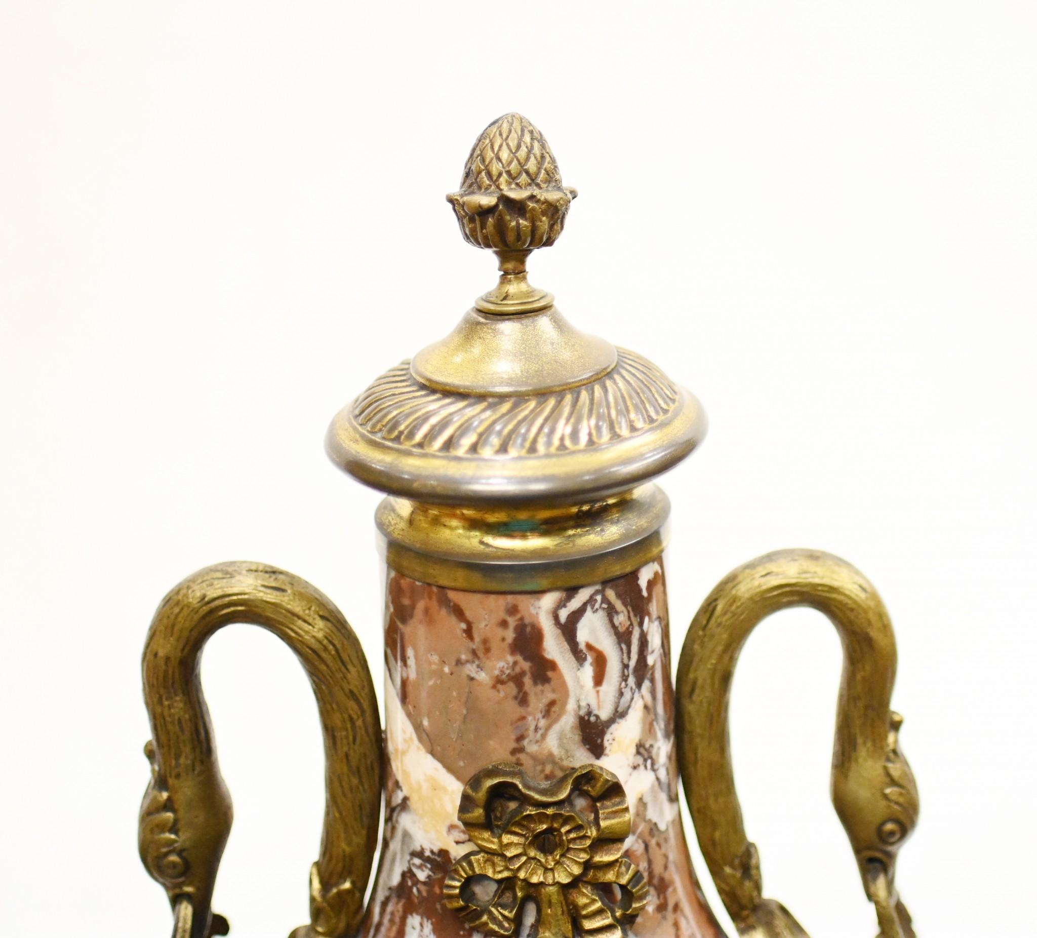 Marbre Paire d'urnes Cassolette de style Empire français en marbre 1890 en vente