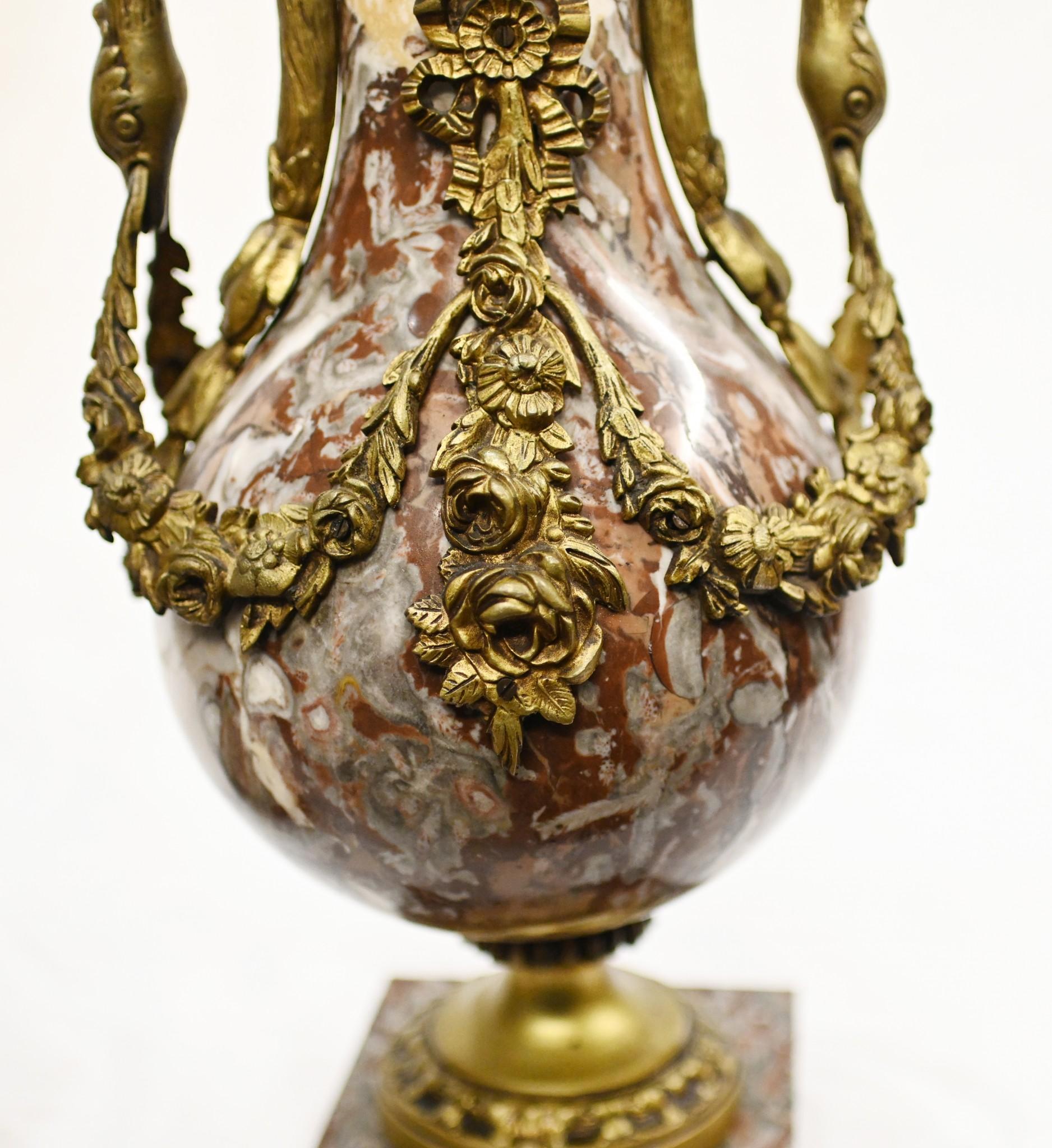 Paire d'urnes Cassolette de style Empire français en marbre 1890 en vente 1
