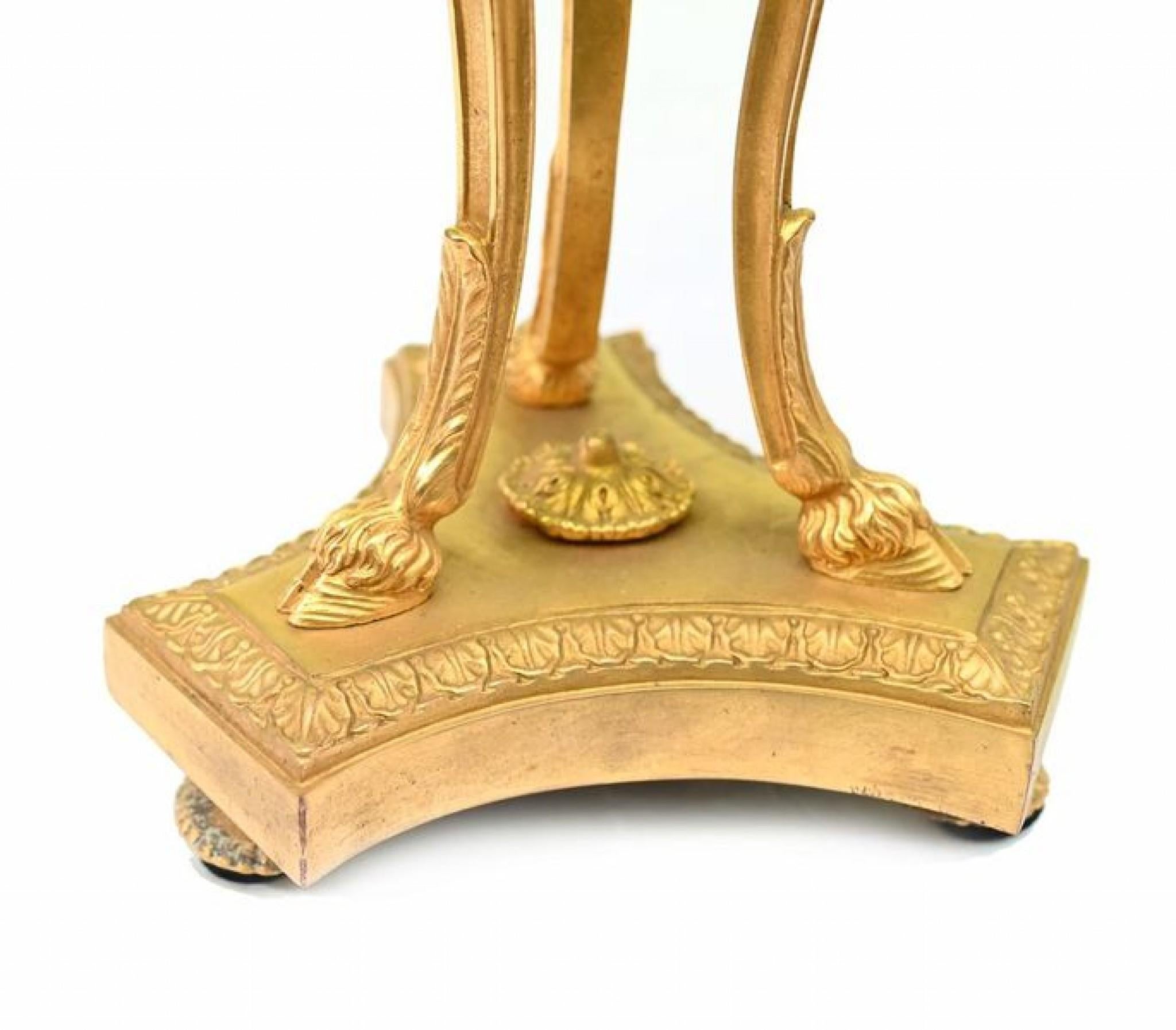 Paire de Cassolettes sur pied de vases en marbre, têtes de béliers dorées 1880 en vente 2