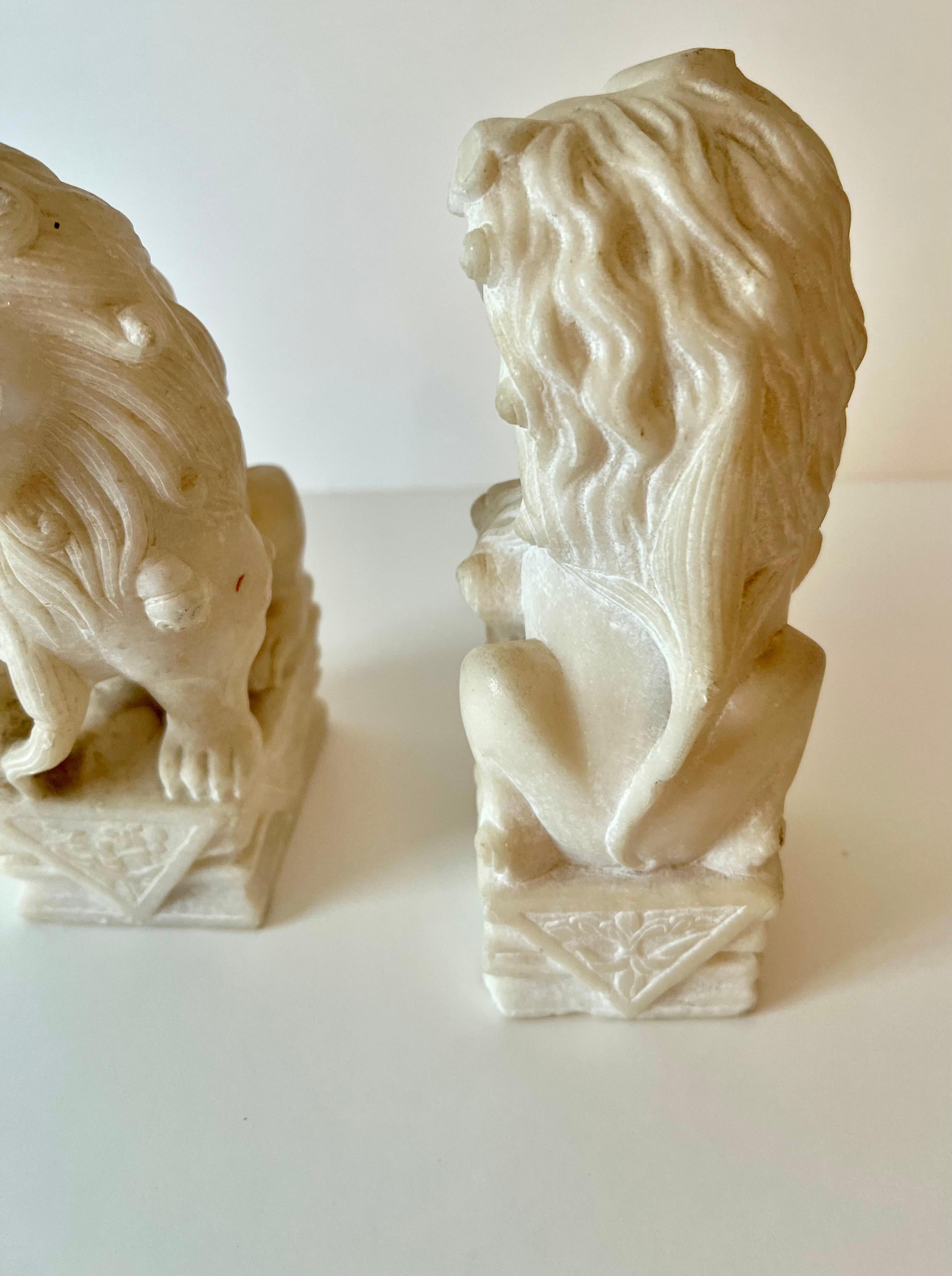 Pair Marble Foo Dogs In Good Condition For Sale In Los Angeles, CA