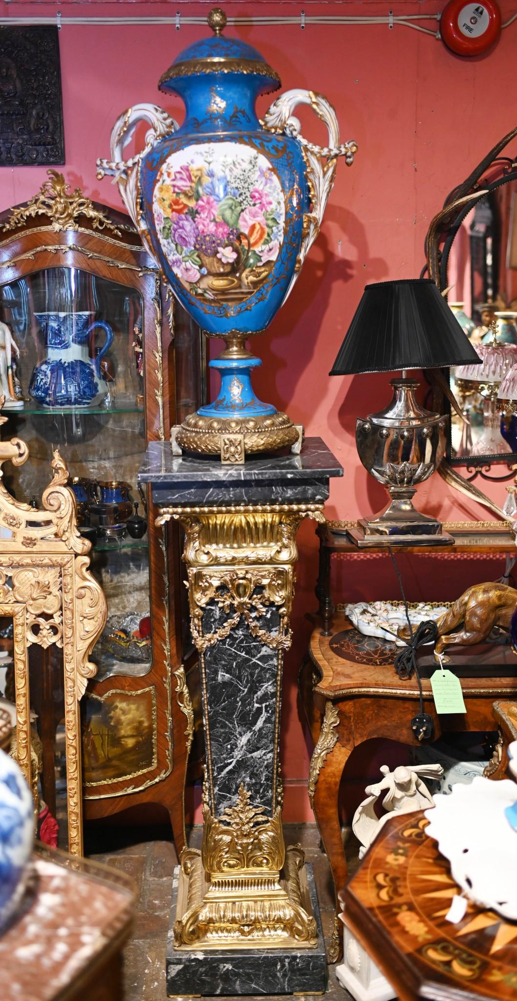 Paire de Pedestal Stands en marbre - French Empire Table Column Supports en vente 3