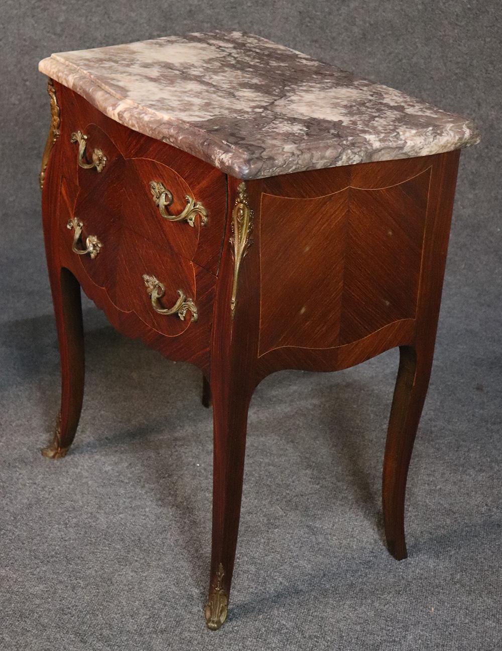 Early 20th Century Pair of Marble-Top French Louis XV Inlaid Walnut Nightstands Tables, circa 1930