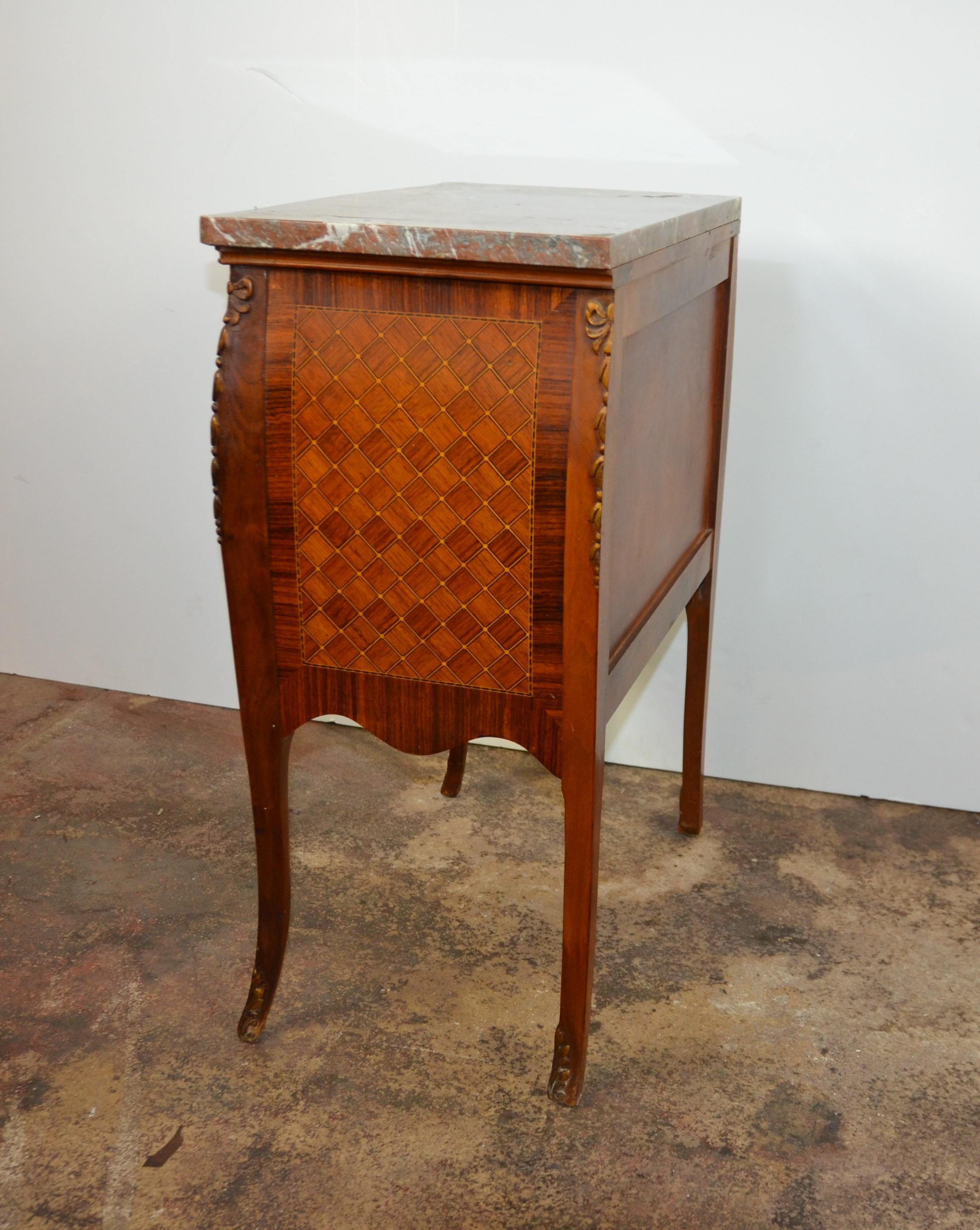 Pair Marble top Louis XV Nightstands / Chests of Drawers In Good Condition In Pomona, CA