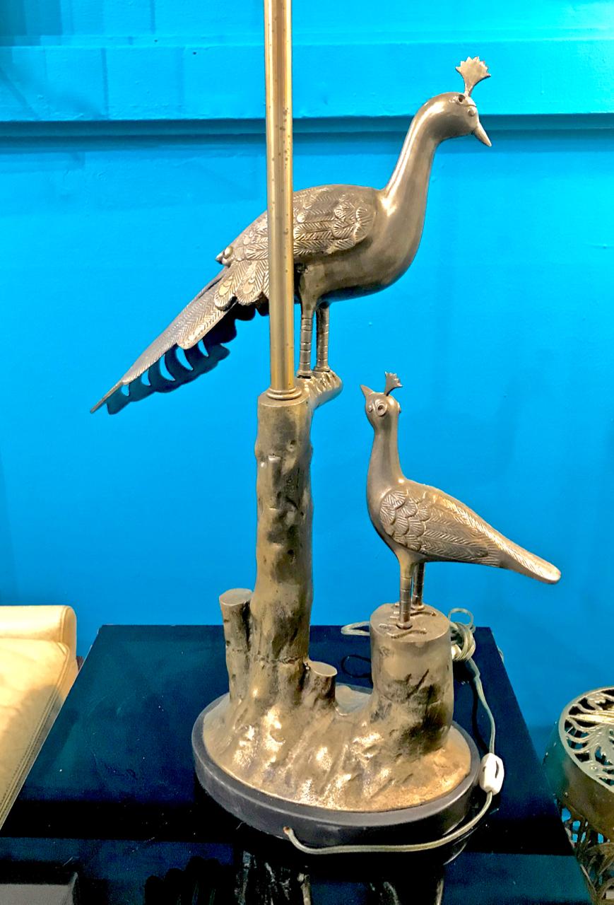 Paar Marbro-Messing-Lampen, Pfau und Küken, um 1960 1
