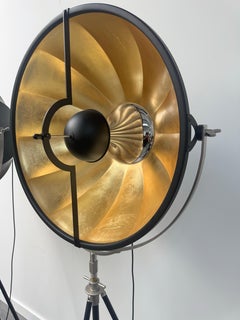 Ein Paar Stehlampen „Studio 76“ von Mariano Fortuny, schwarz und Blattgold