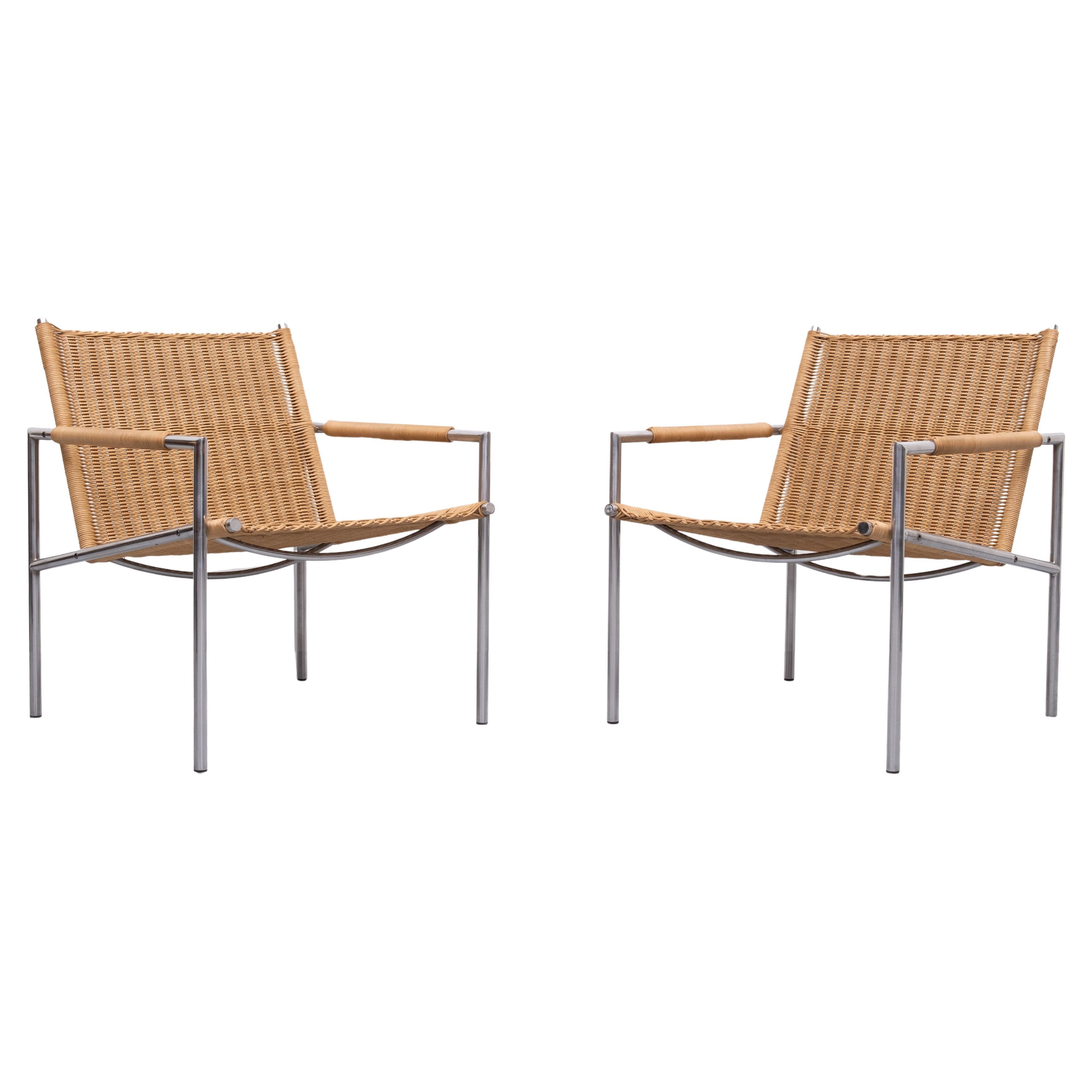 Magnifique ensemble de deux fauteuils SZ01 conçus par Martin Visser pour Spectrum. Ce fauteuil a été conçu en 1960 et n'a jamais cessé d'être produit depuis. Nous avons entendu dire que ces fauteuils datent de la fin des années 70 / début des années