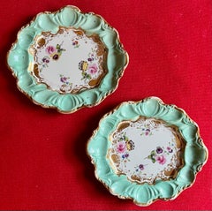 Ein Paar kleine Rokoko-Platten oder -Teller aus Mason's Ironstone China, CIRCA 1815