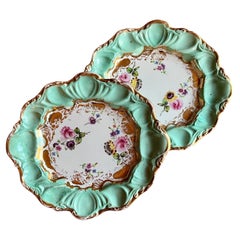Ein Paar kleine Rokoko-Platten oder -Teller aus Mason's Ironstone China, CIRCA 1815