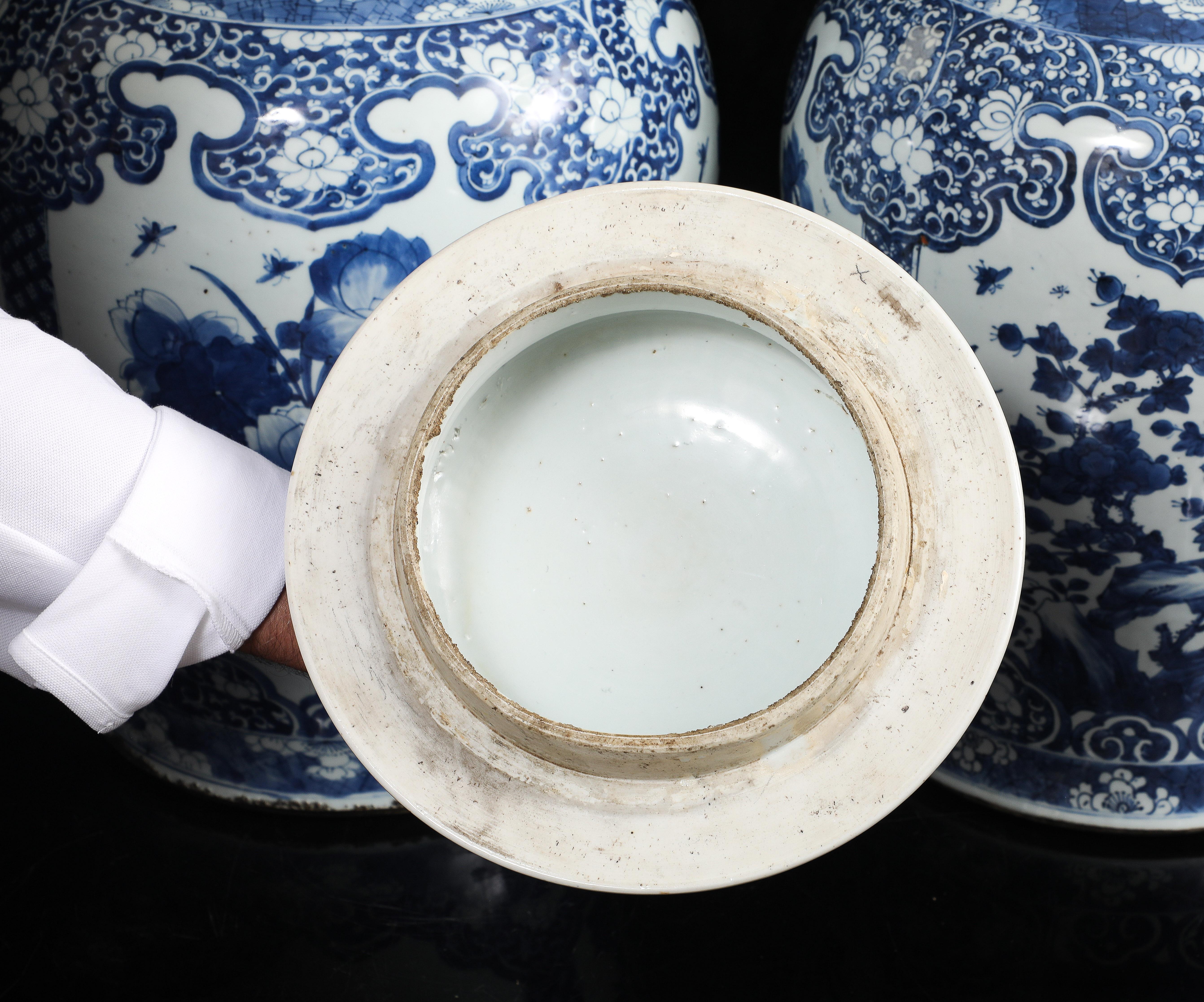 Paar massive chinesische Kangxi Periode Blau & Weiß Ingwer Gläser w / Floral Cartouches im Angebot 8