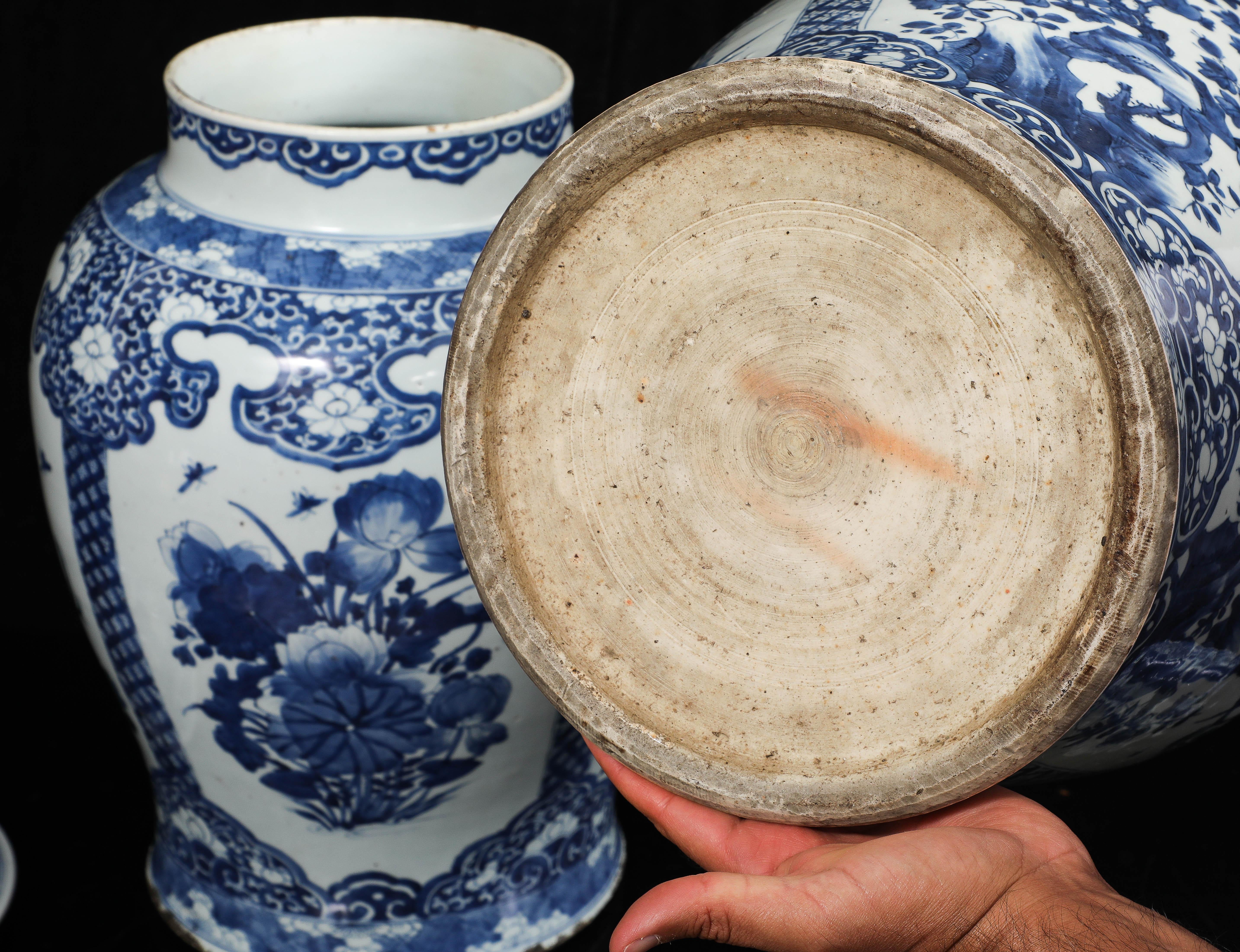 Paar massive chinesische Kangxi Periode Blau & Weiß Ingwer Gläser w / Floral Cartouches im Angebot 12