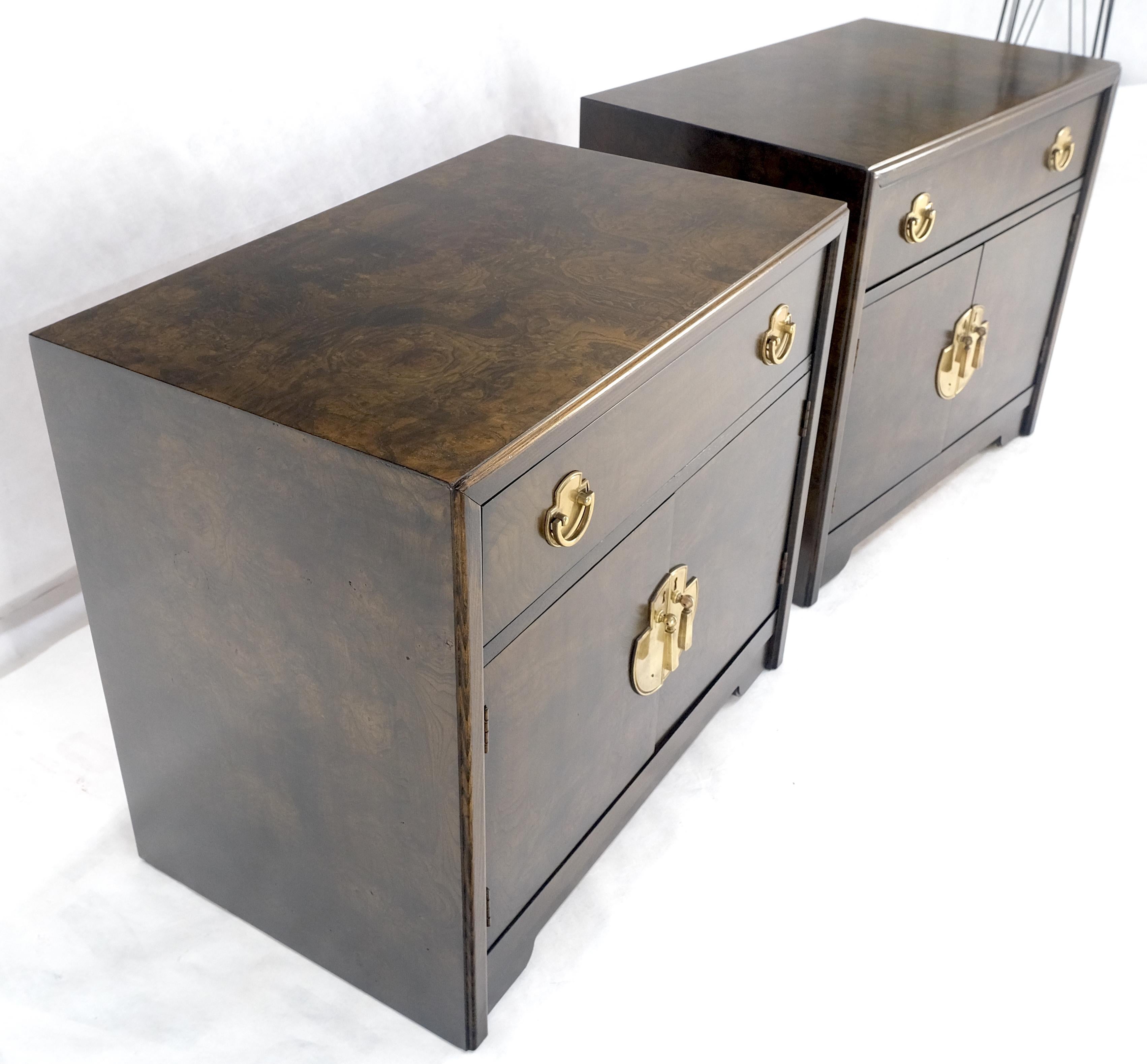 Mid-Century Modern Pair Mastercraft Burl Wood Heavy Brass Hardware One Drawer Night Stands Tables For Sale