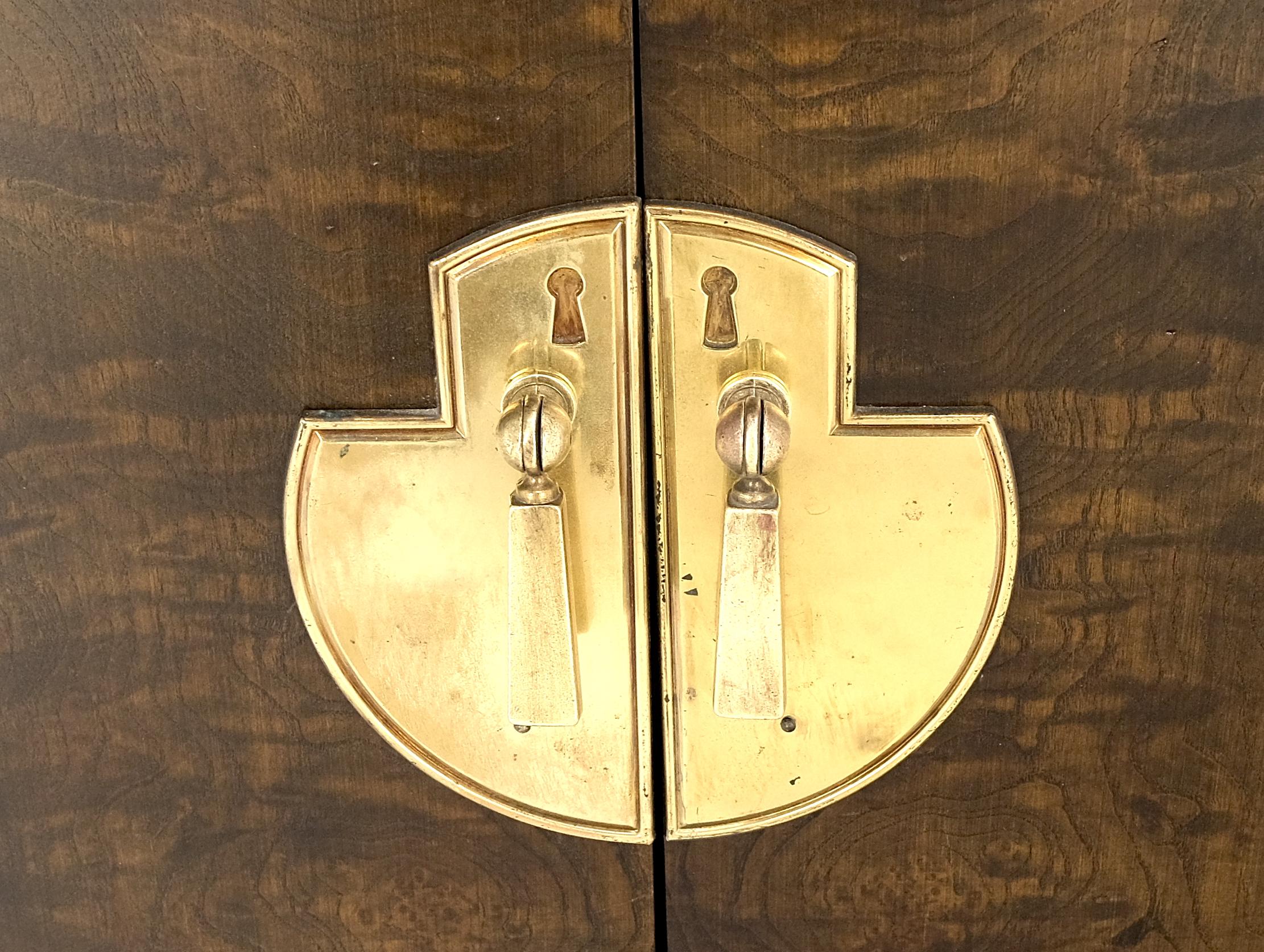 20th Century Pair Mastercraft Burl Wood Heavy Brass Hardware One Drawer Night Stands Tables For Sale