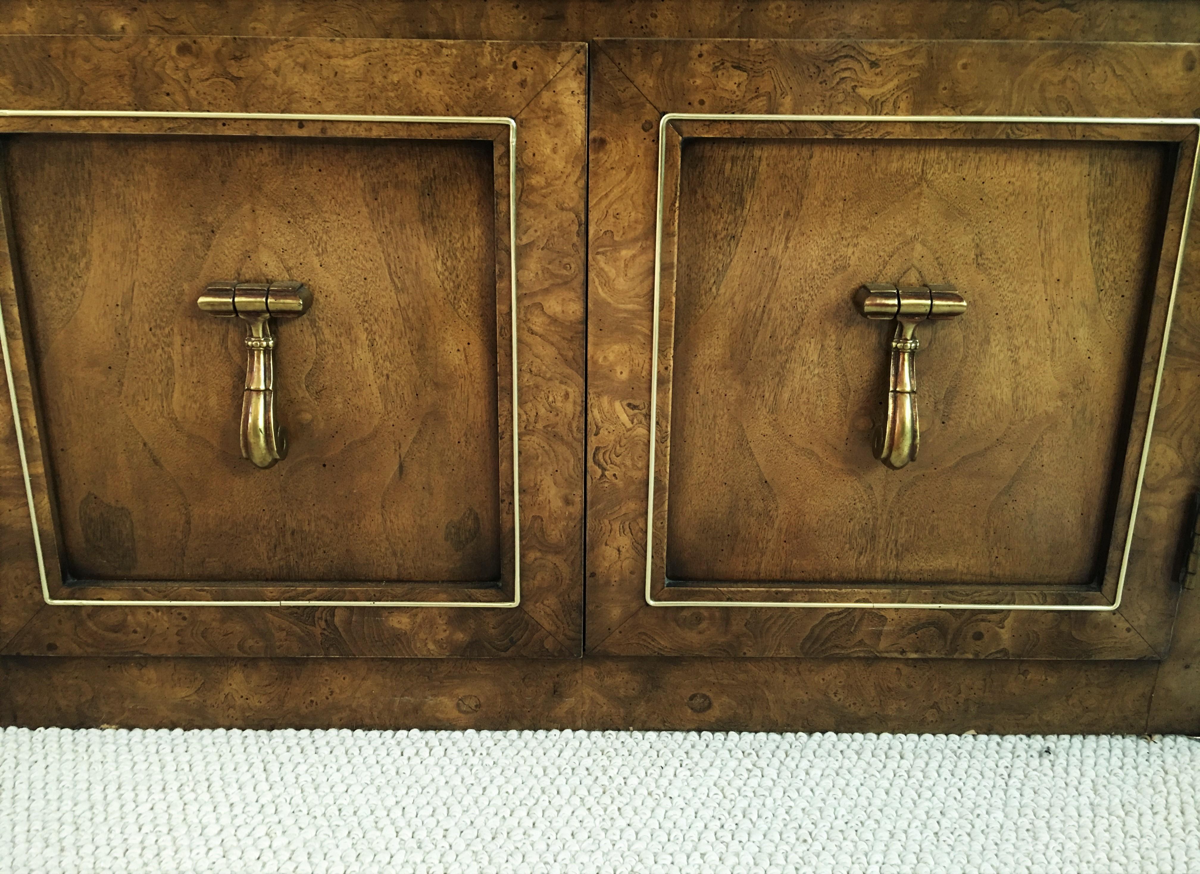 Mid-20th Century Pair Mastercraft Burled Wood and Brass Vitrine Cabinets by William Doezema