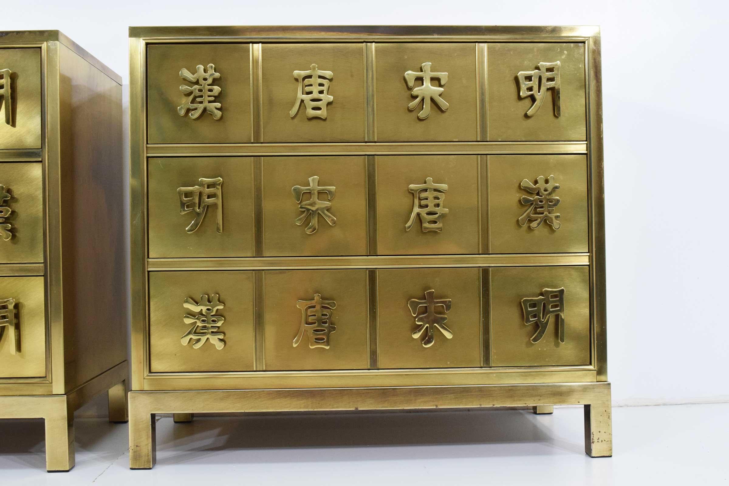 Pair Mastercraft Commode Nightstands Chests Brass Veneer Depicting Four Dynastys In Good Condition In Dallas, TX