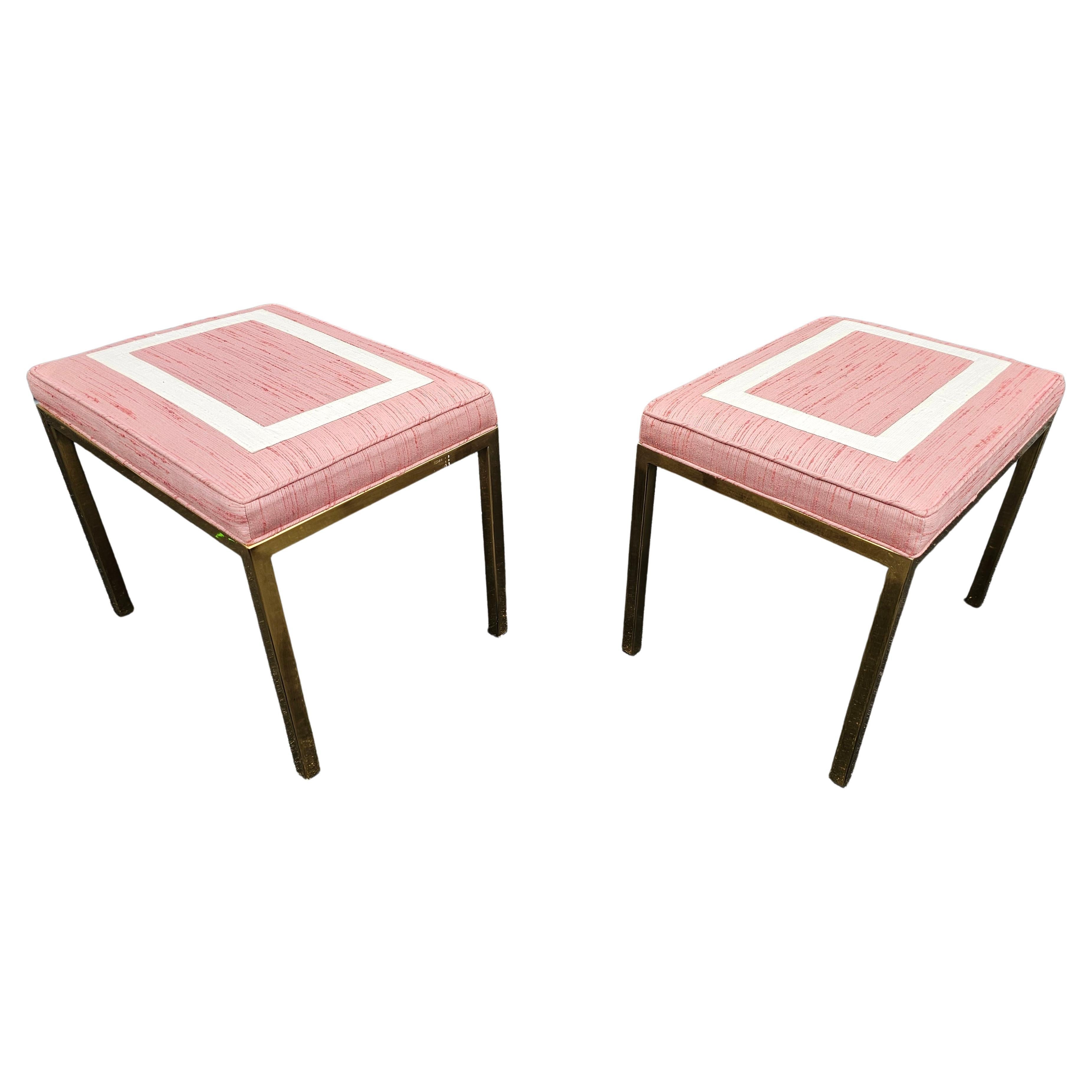 Ferronnerie Paire de bancs et poufs en laiton Contemporary Mastercraft en vente