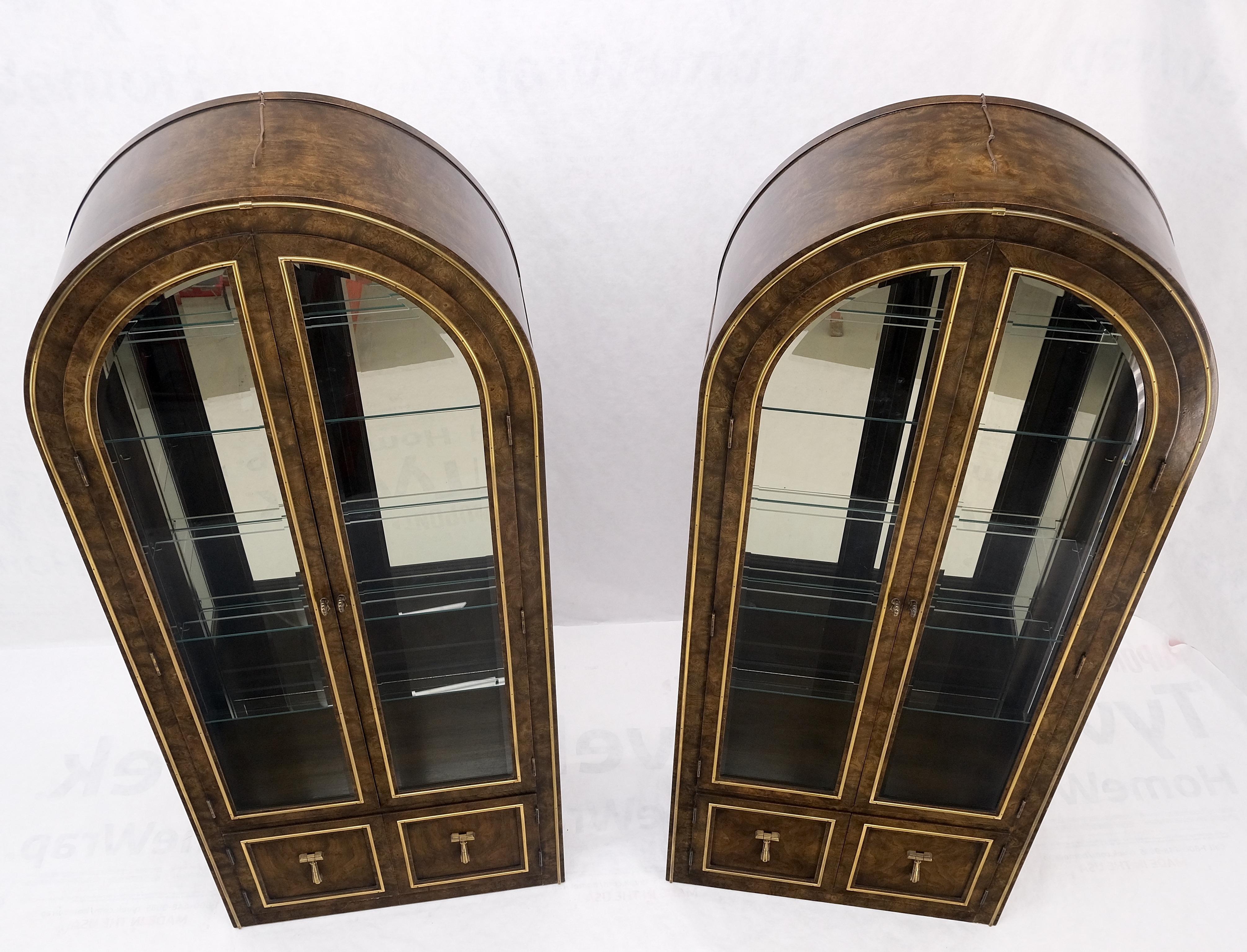 Coppia di espositori curiosi in legno di radica a forma di cupola Mastercraft con ripiani e luci in vendita 10