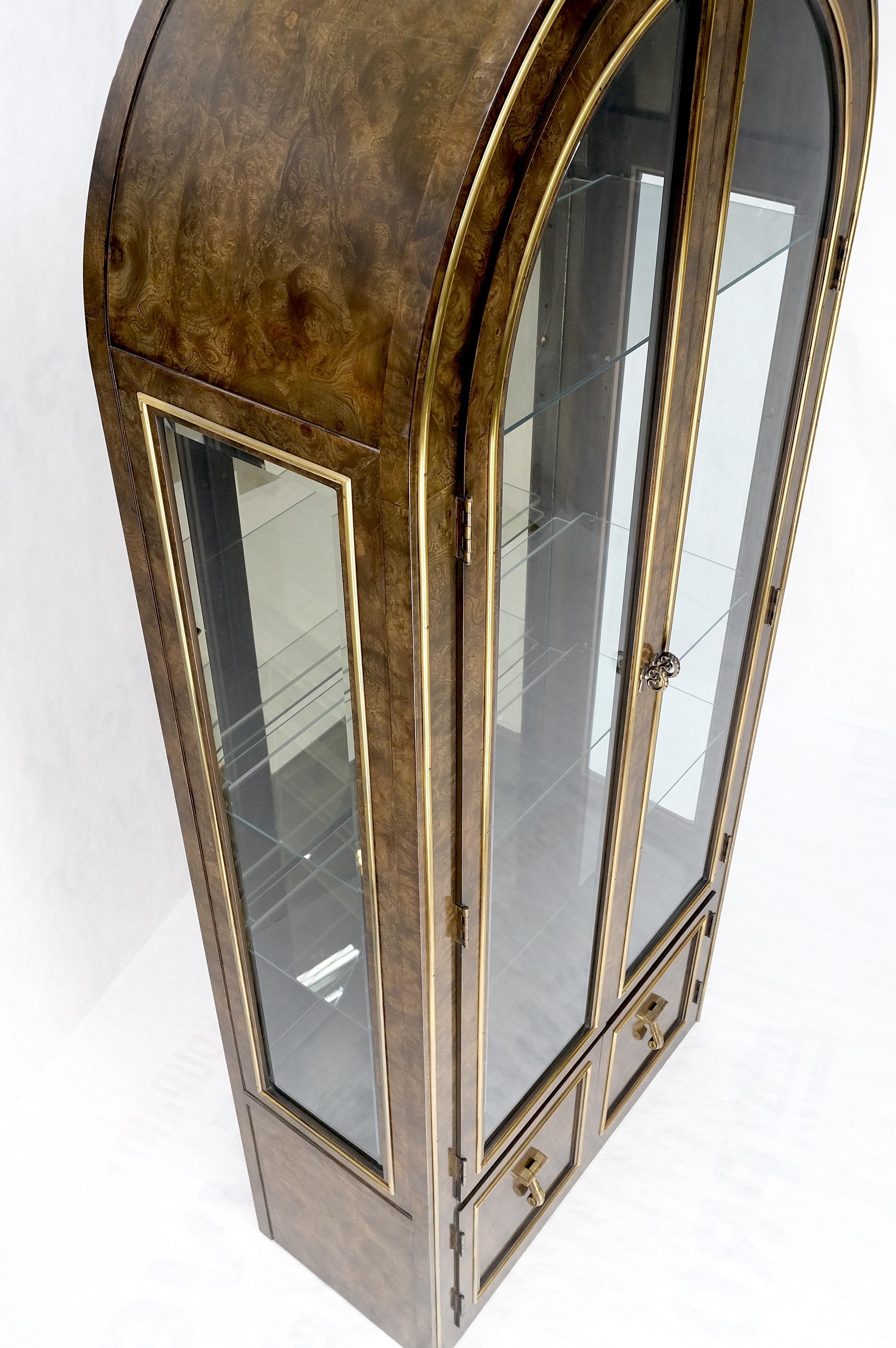 Pair Mastercraft Dome Shape Burl Wood Curio Display Cabinets w Shelves Lights In Good Condition For Sale In Rockaway, NJ