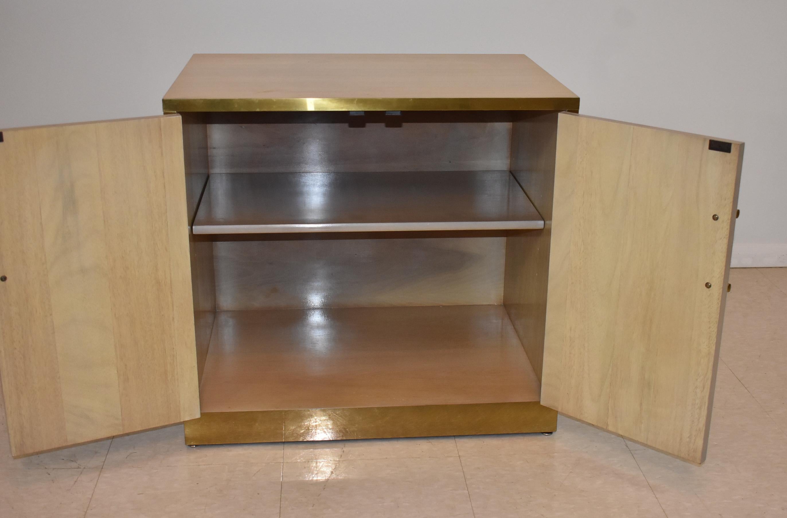 Pair of Mastercraft Nightstands Brass and Zebrano / Zebra Wood In Good Condition In Toledo, OH
