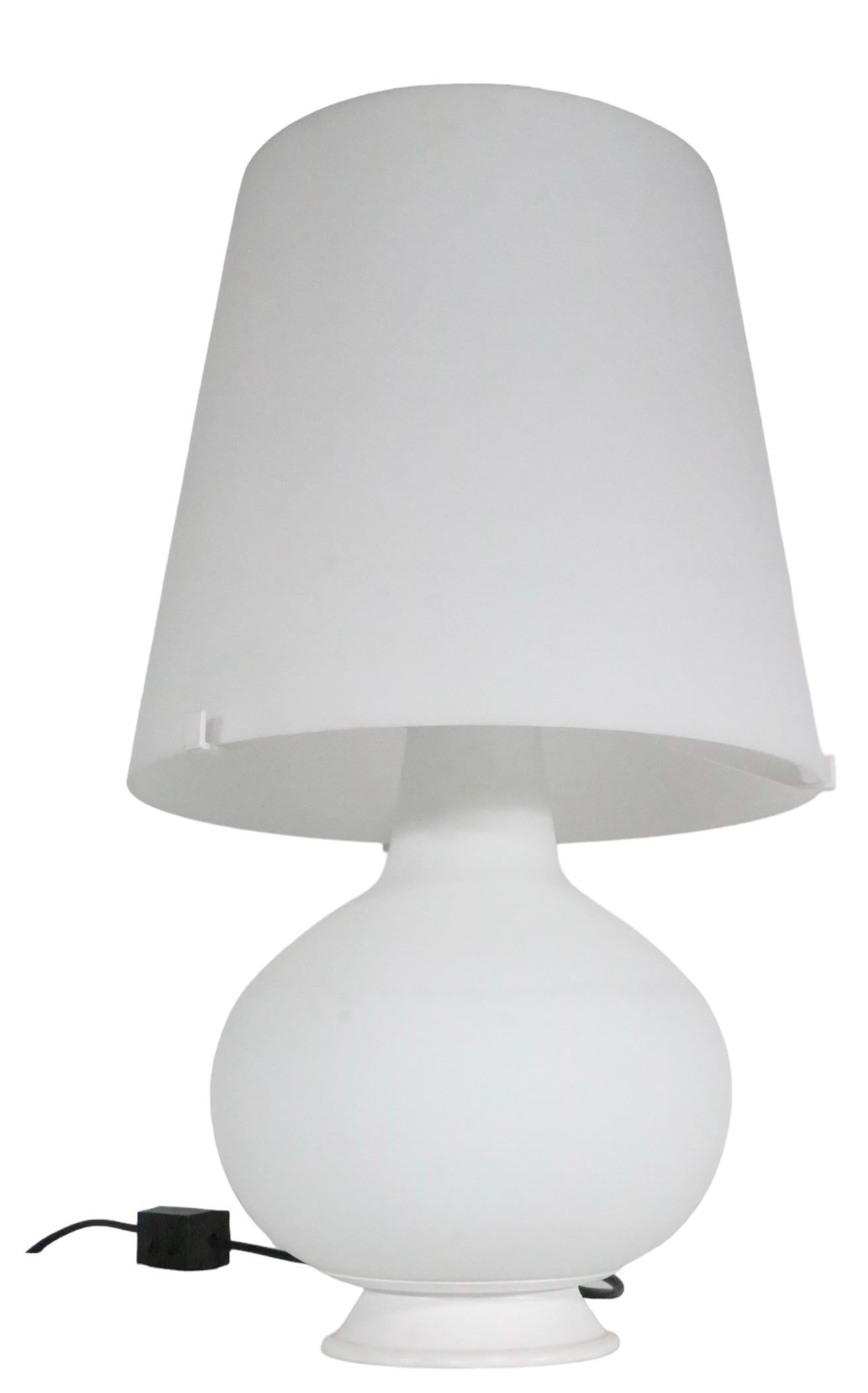 Pair Max Ingrand for Fontana Arte Model 1853 Frosted White Glass Table Lamps 4