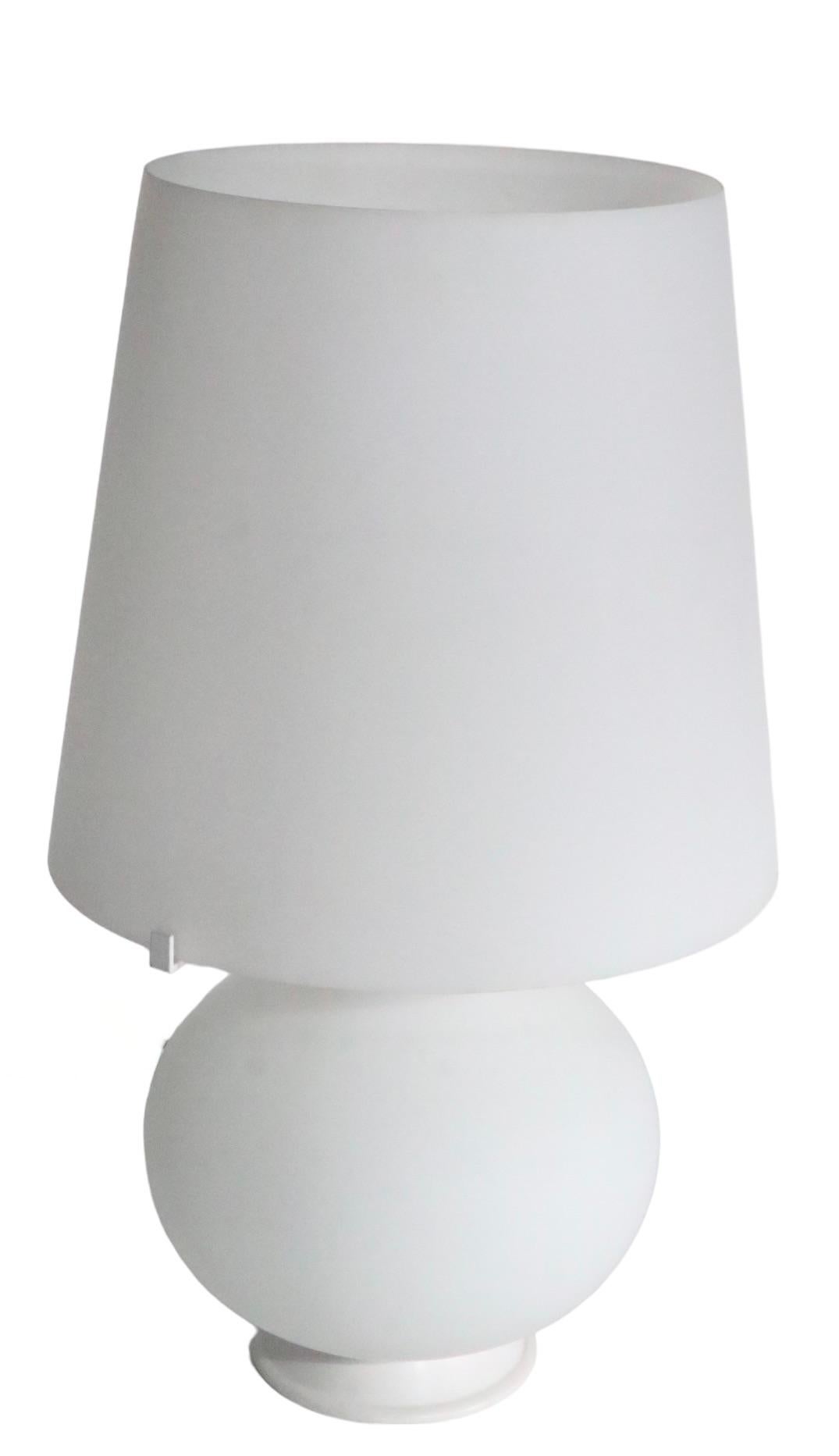 Pair Max Ingrand for Fontana Arte Model 1853 Frosted White Glass Table Lamps 7