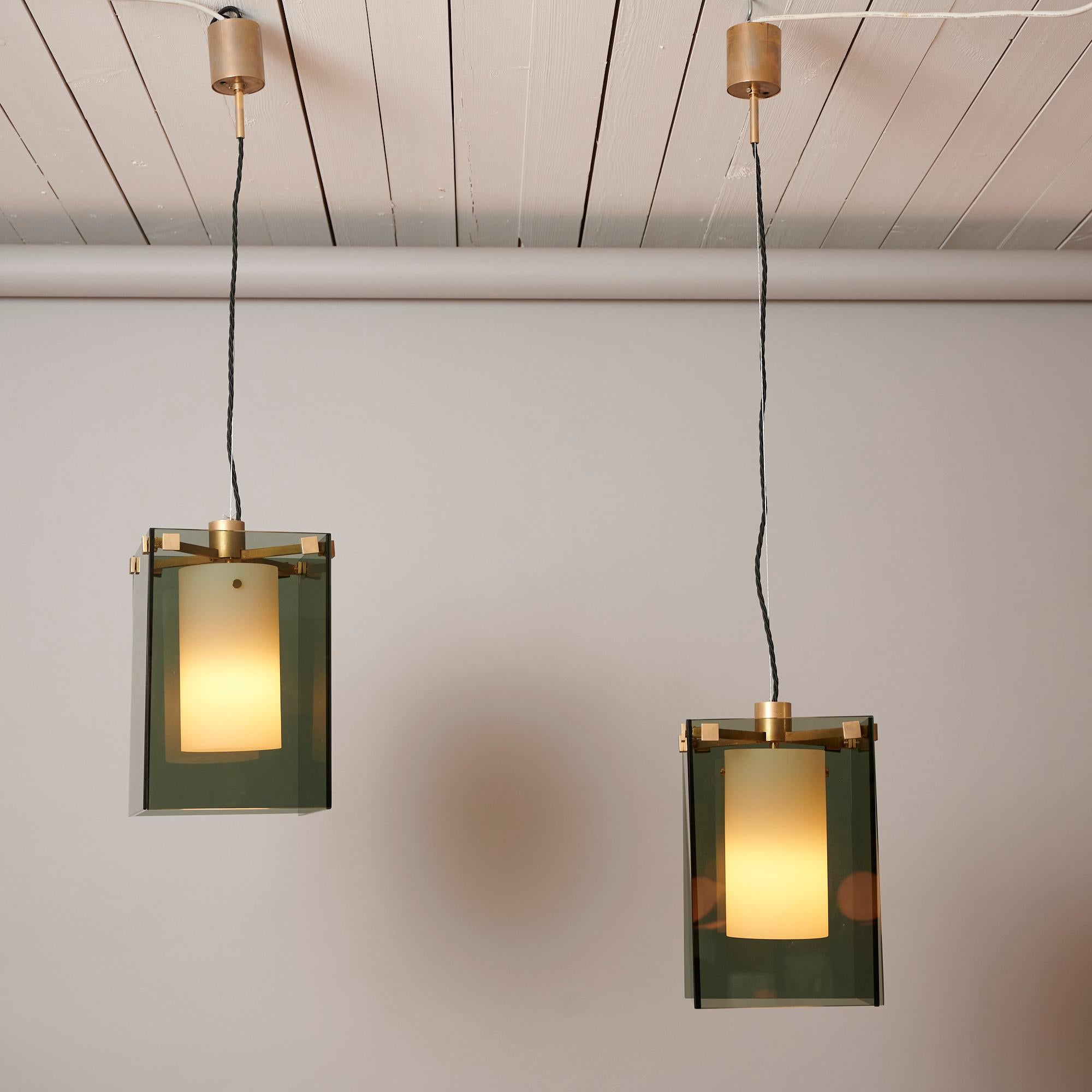 italien Paire de pendentifs Max Ingrand pour Fontana Arte Model No 2211 Italie c1960 en vente