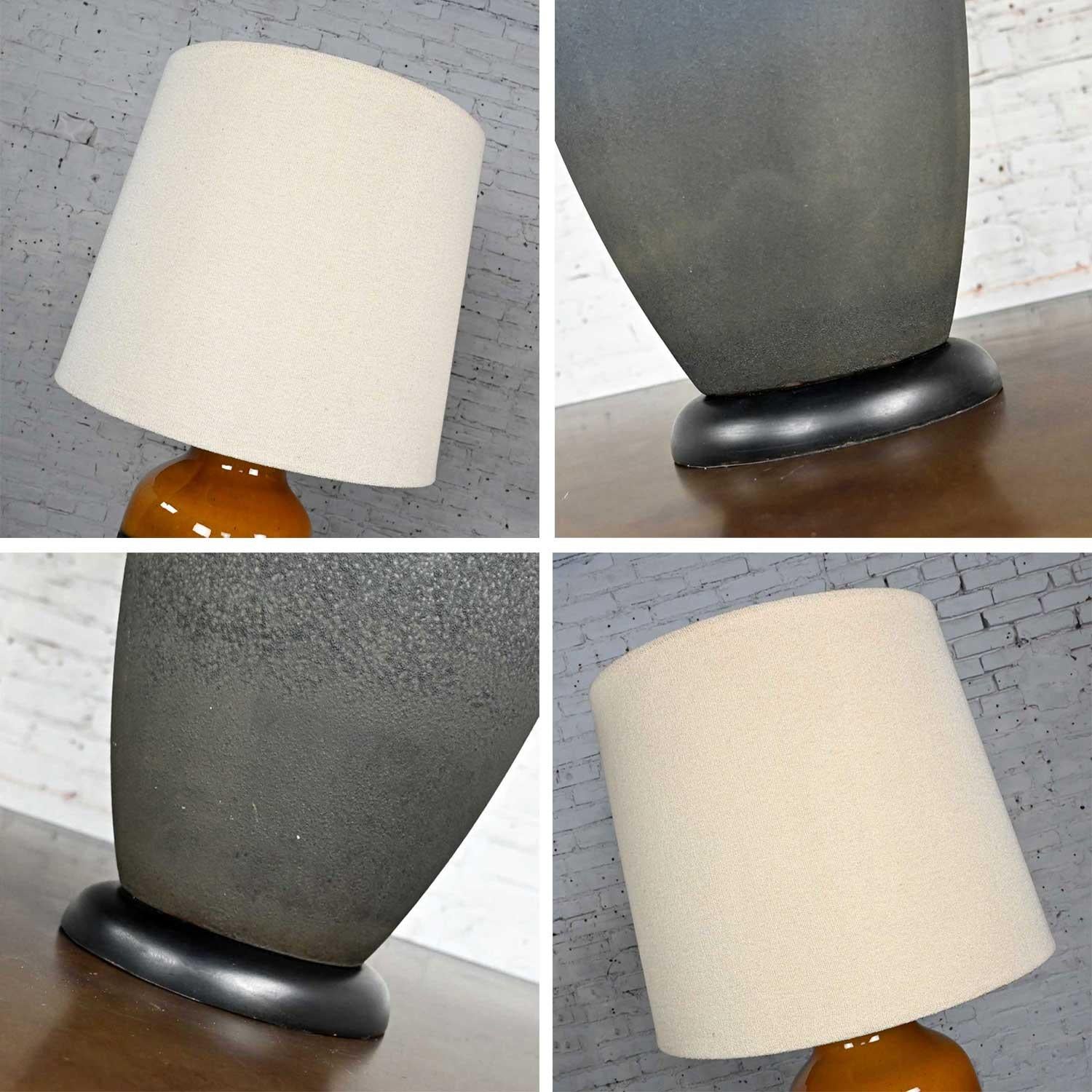 Paire de grandes lampes de bureau MCM noires et dorées par Carstens Tonnieshof, Allemagne en vente 7