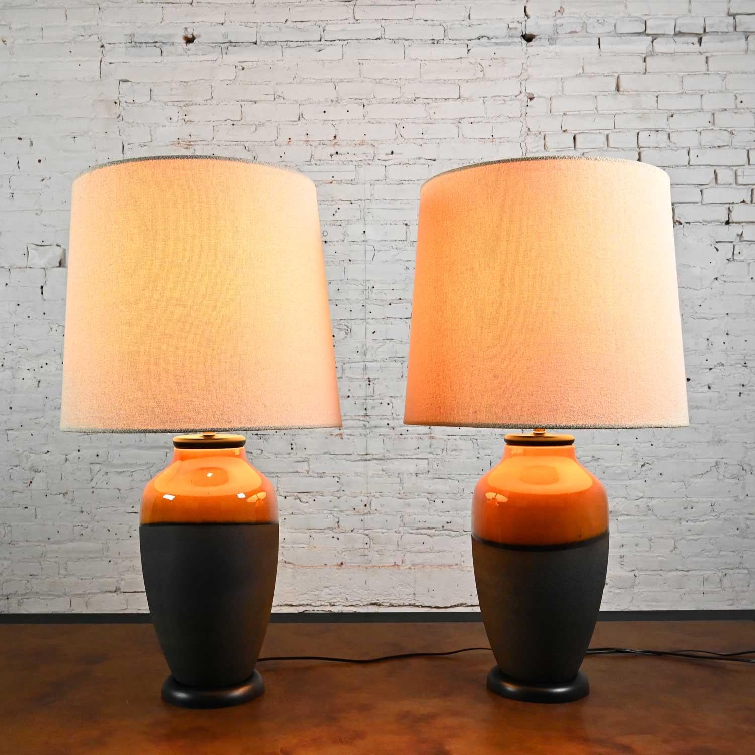 Pair MCM Black & Gold Large Scale Table Lamps by Carstens Tonnieshof of Germany For Sale 1