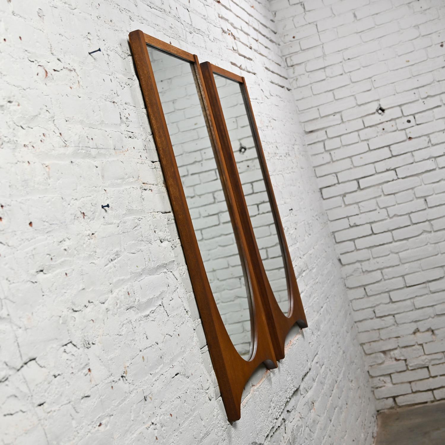 Pair MCM Brutalist Brasilia Single Arch Mirrors 6130-01 Broyhill Premier Series In Good Condition For Sale In Topeka, KS