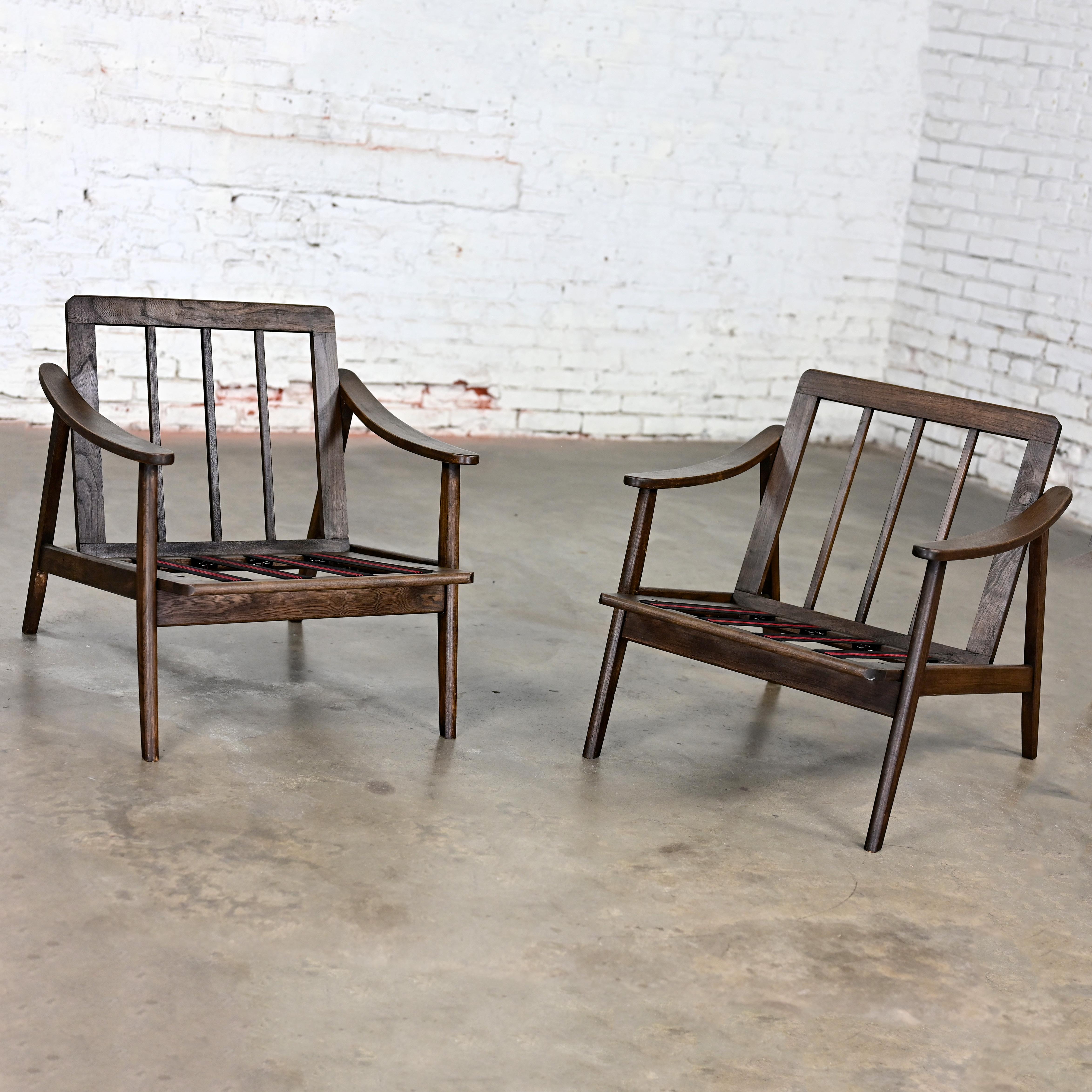 Coppia di telai per poltrone in stile danese o scandinavo The Modern Scandinavian, in legno color noce in vendita 1