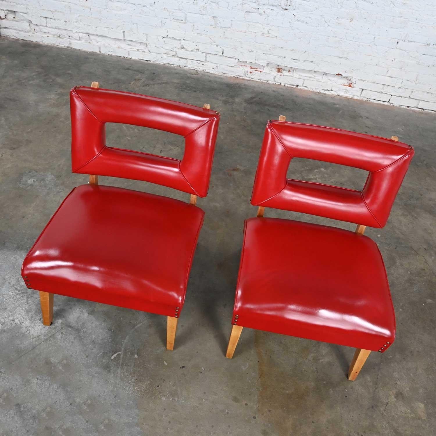Pareja de sillas MCM con respaldo en forma de ojo de cerradura en piel sintética roja Attr Viking Artline Moderno de mediados de siglo