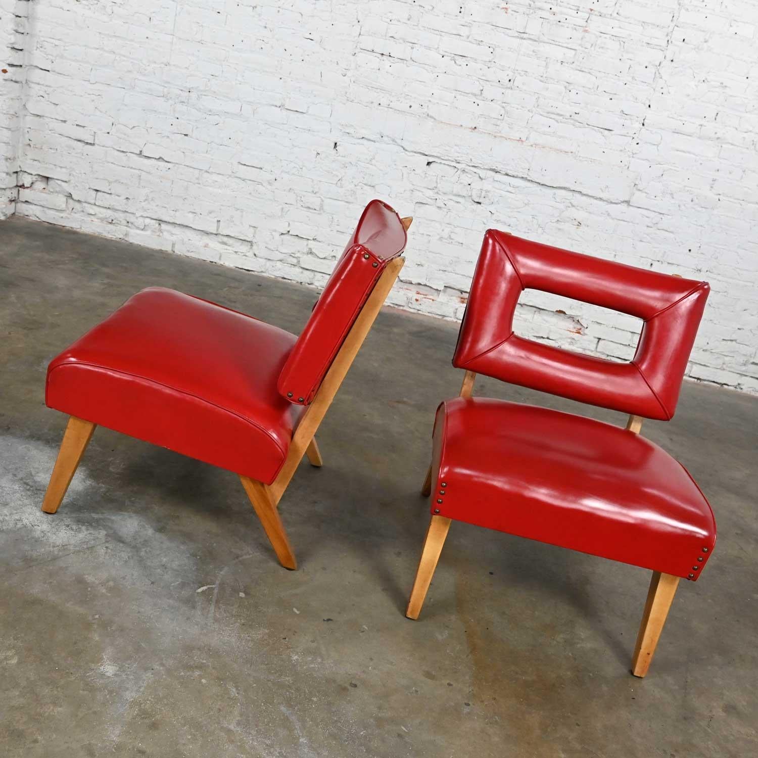 Pareja de sillas MCM con respaldo en forma de ojo de cerradura en piel sintética roja Attr Viking Artline 2