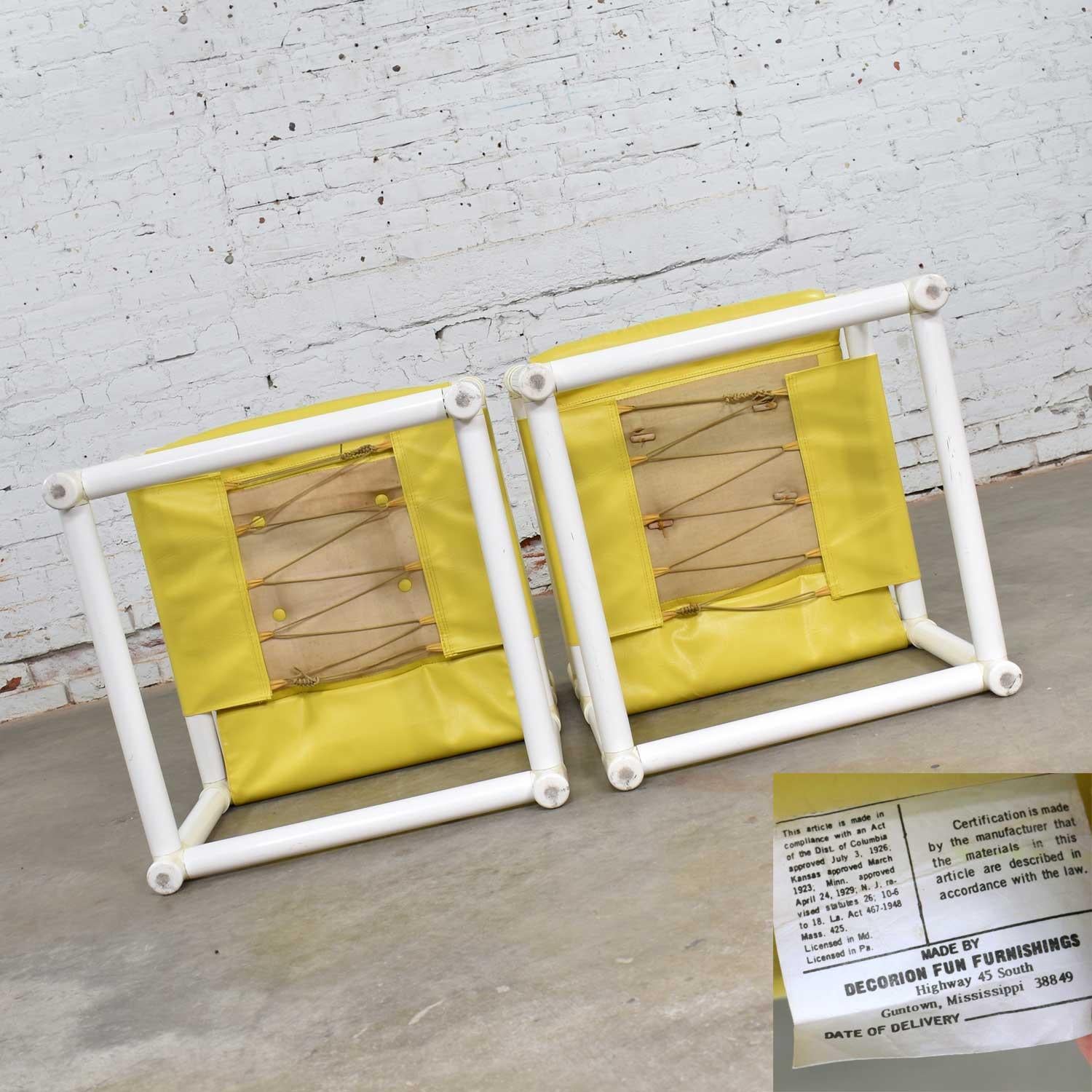 MCM Outdoor PVC Beistellstühle mit gelber Vinylpolsterung, Decorion Fun Furnish, Paar (Kunstleder) im Angebot