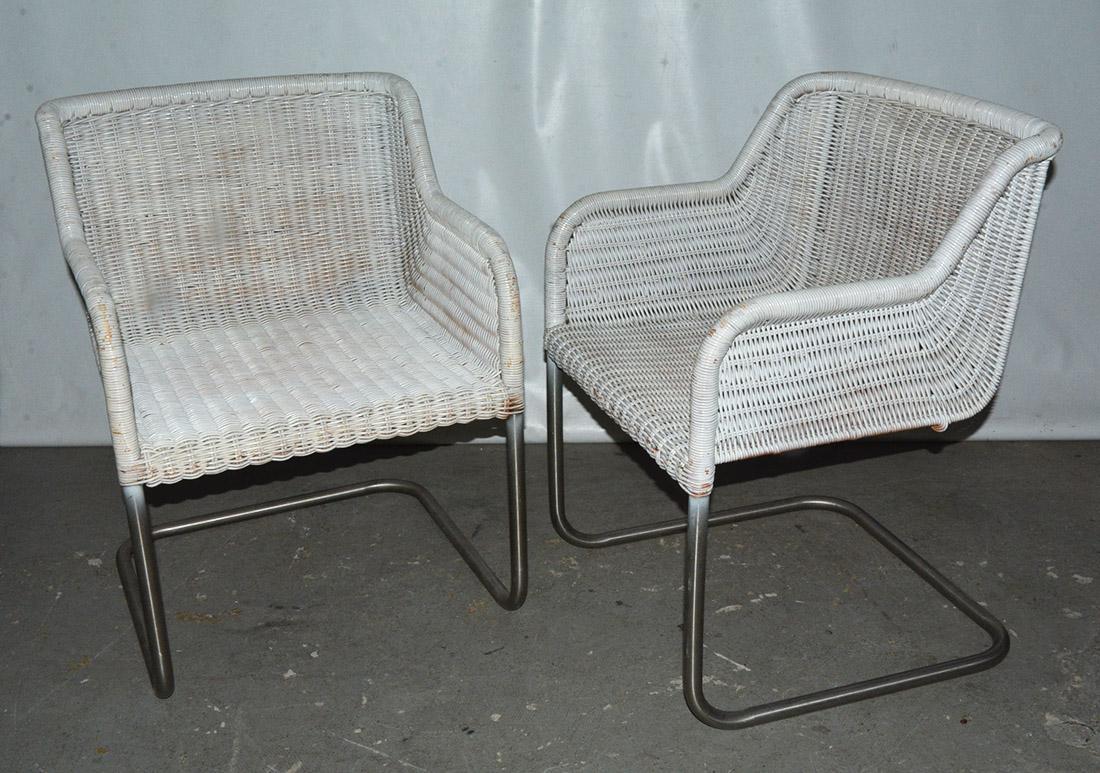 Paar MCM Sessel mit Korbgeflecht und Metallgestell (amerikanisch) im Angebot