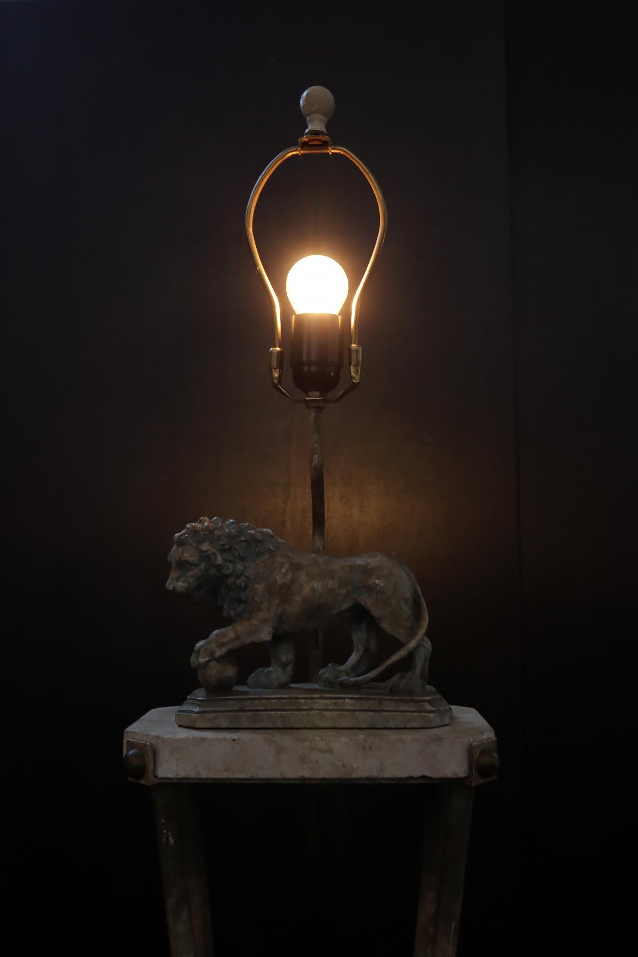 Metal Pair of Medici Lion Hollywood Regency Style Floor Lamps, 1980s