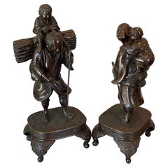 Paire de sculptures familiales en bronze de la période Meiji, avec des détails incroyables Stand