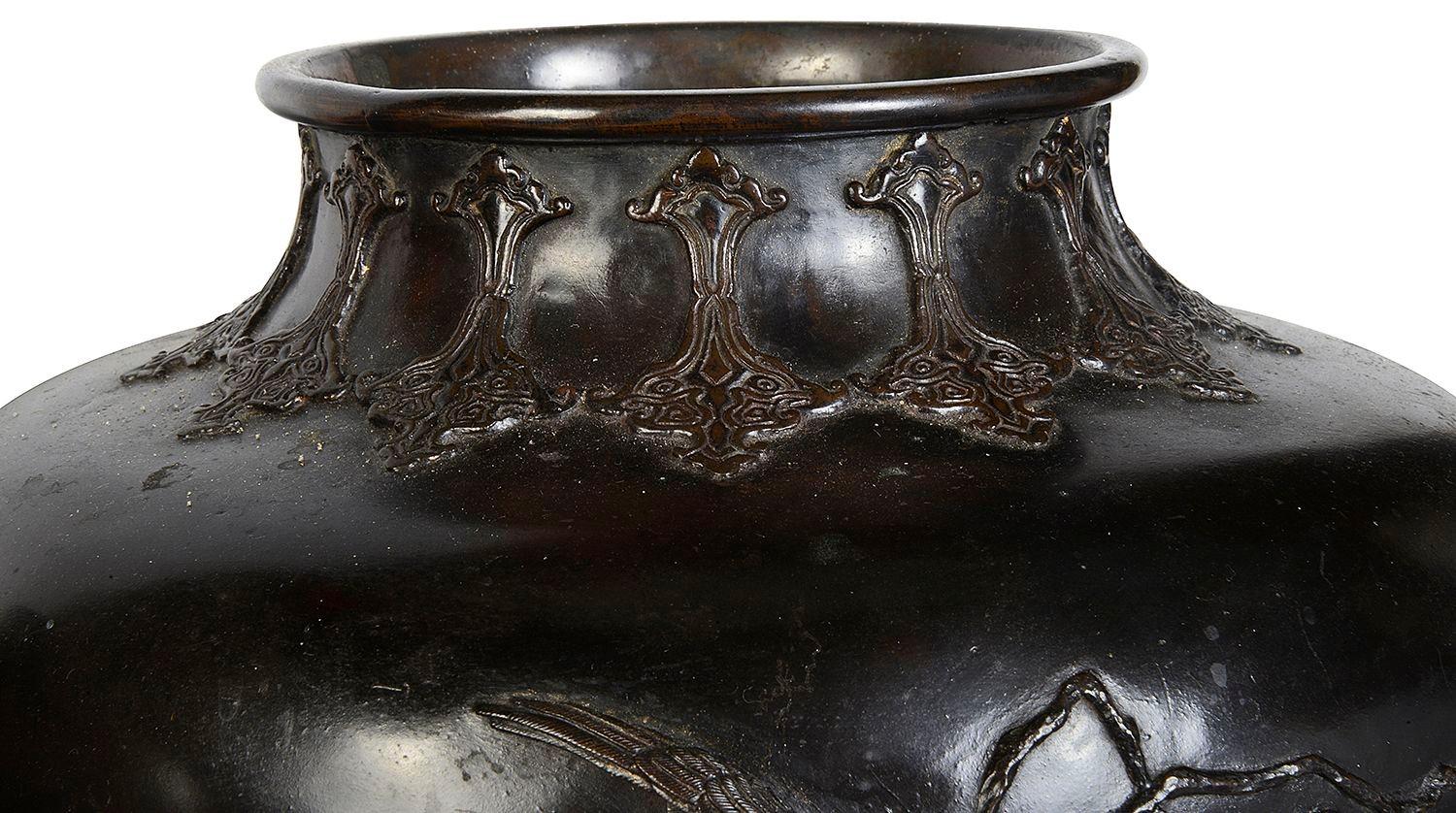 Pair Meiji period Japanese bronze vases, 19th century In Good Condition For Sale In Brighton, Sussex