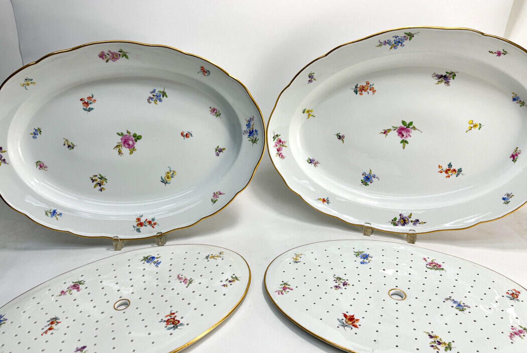  Pair Meissen Germany Porcelain Serving Inset Strainer Entrée Dishes  In Good Condition For Sale In Gardena, CA