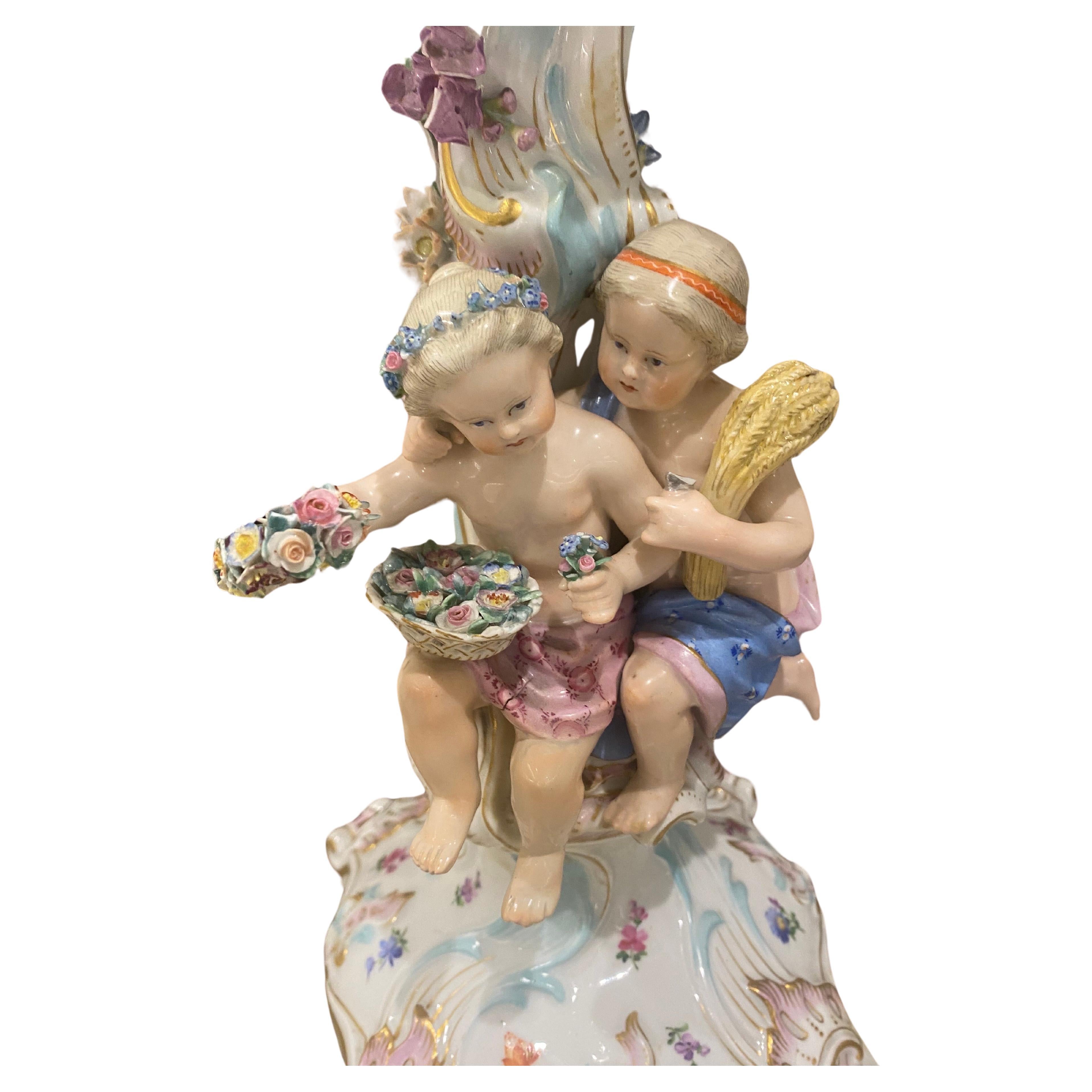 Pareja de candelabros Figurales de porcelana de Meissen Circa Siglo XIX en venta 4