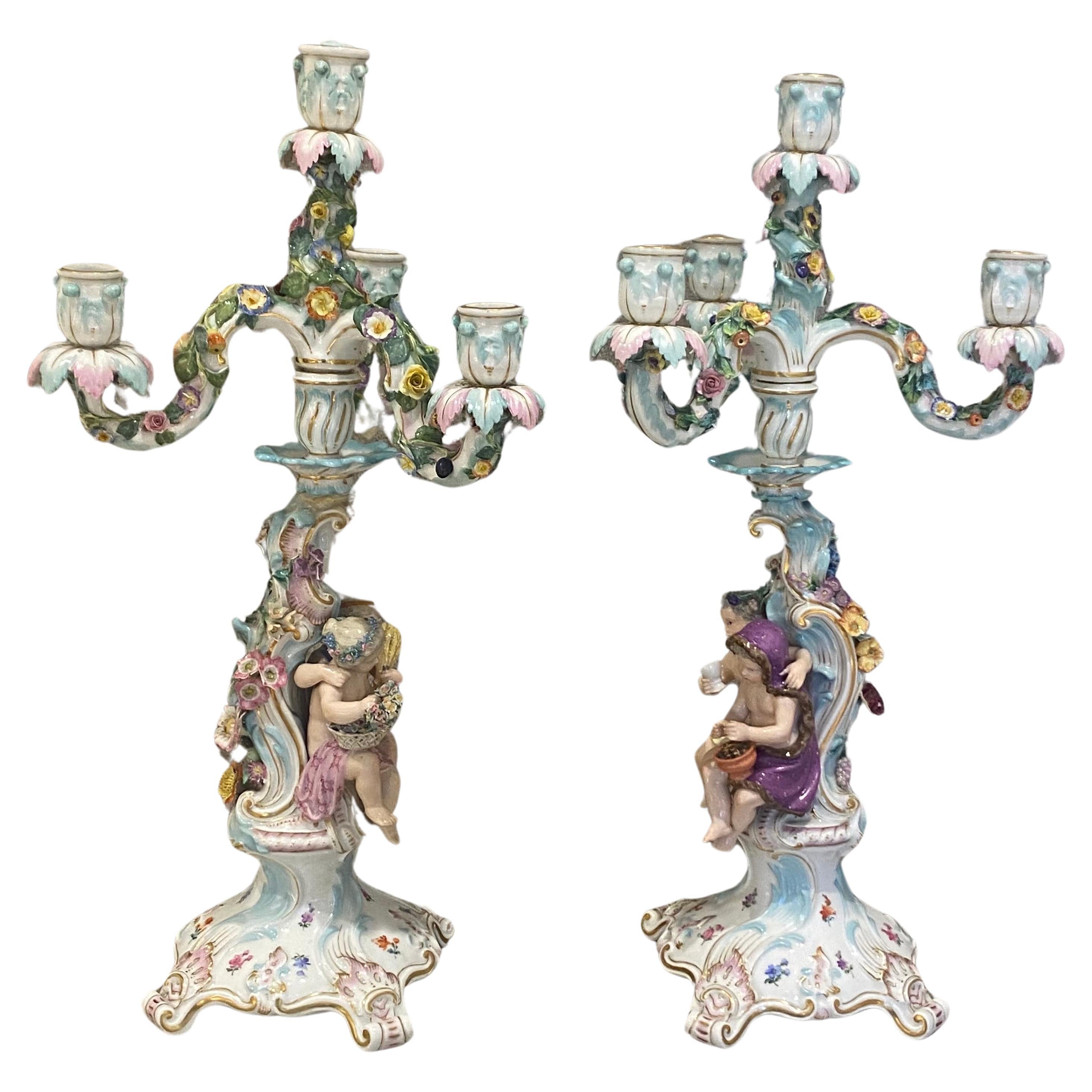Fin du XIXe siècle Paire de candélabres figuratifs en porcelaine de Meissen Circa 19e siècle  en vente