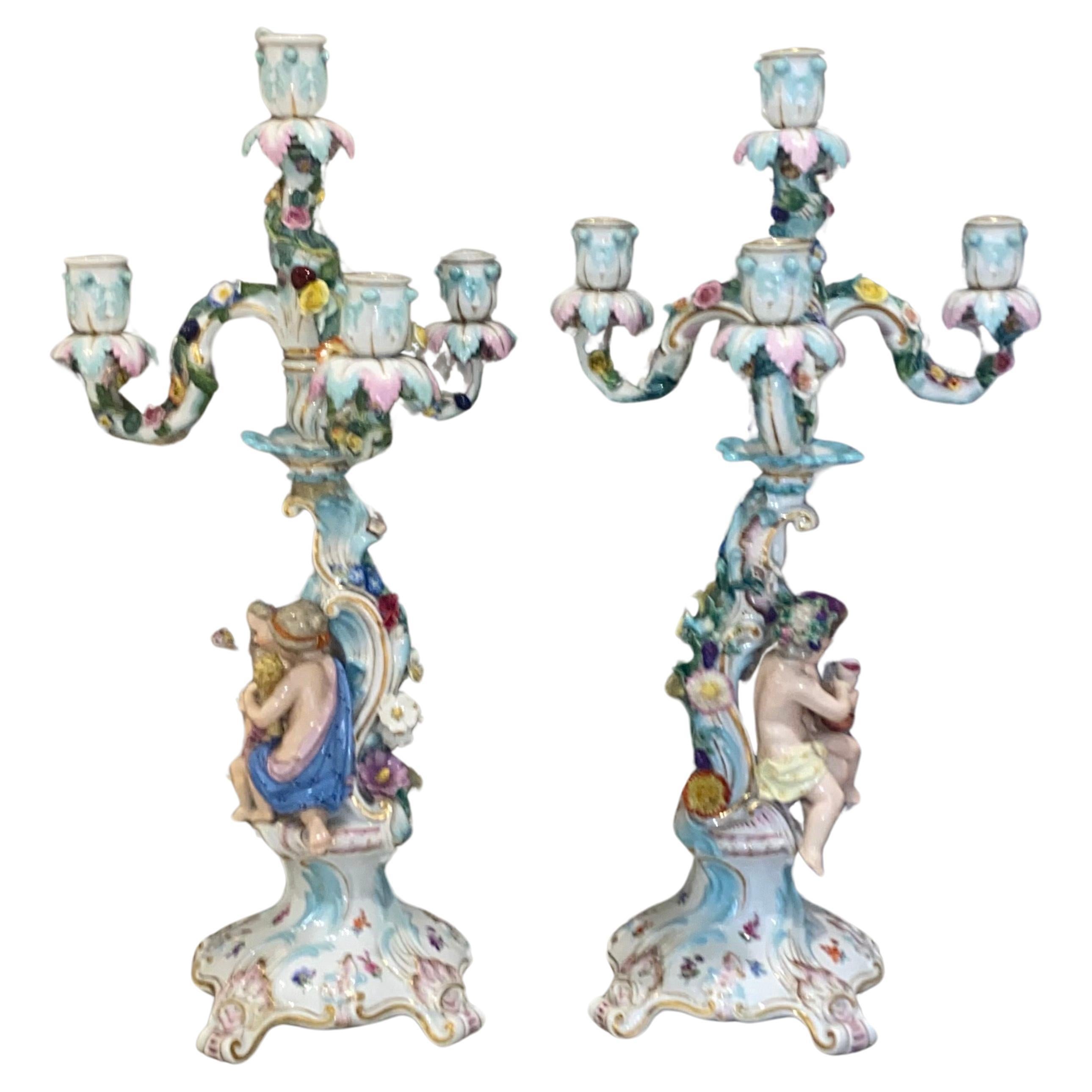 Paire de candélabres figuratifs en porcelaine de Meissen Circa 19e siècle  en vente 1