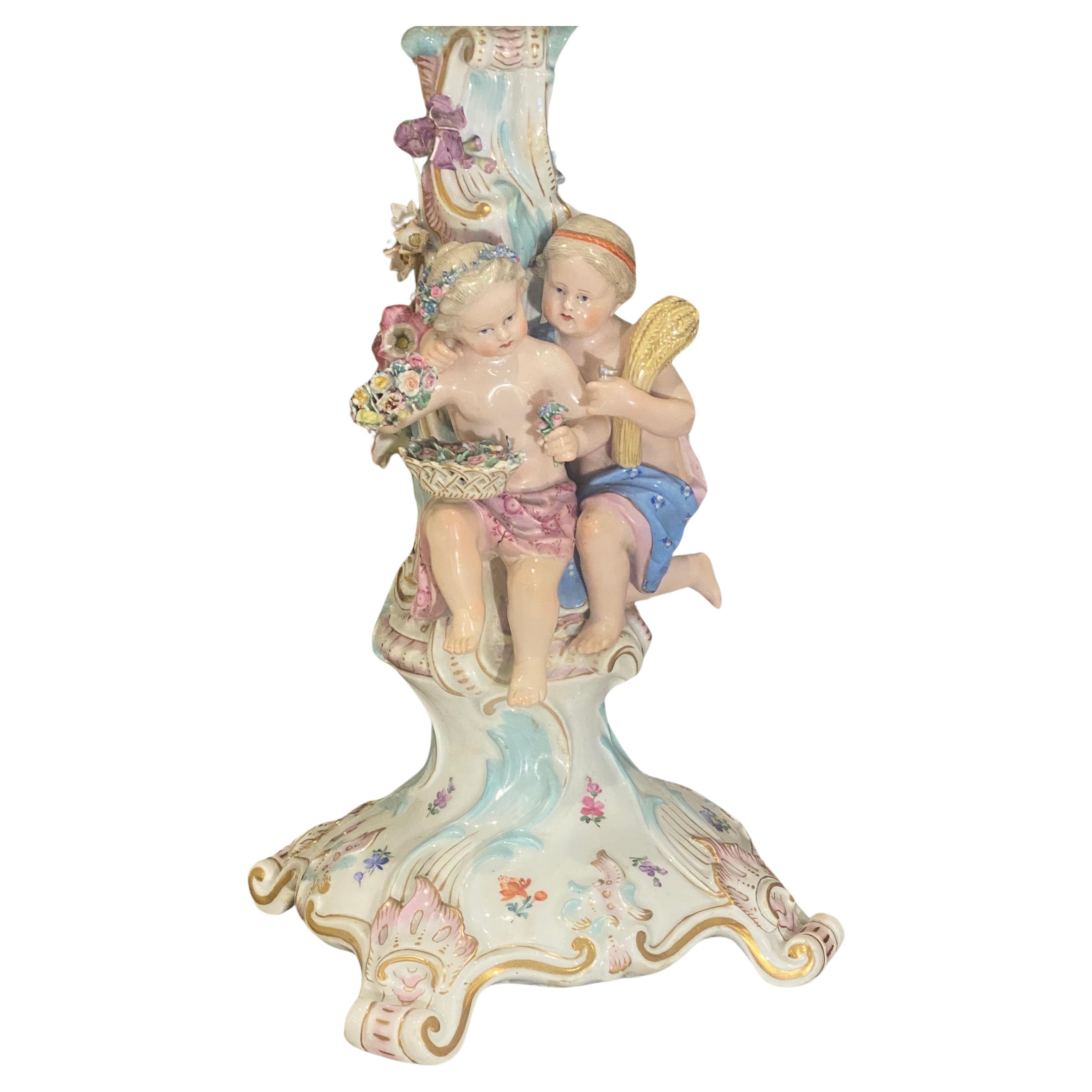 Paire de candélabres figuratifs en porcelaine de Meissen Circa 19e siècle  en vente 2