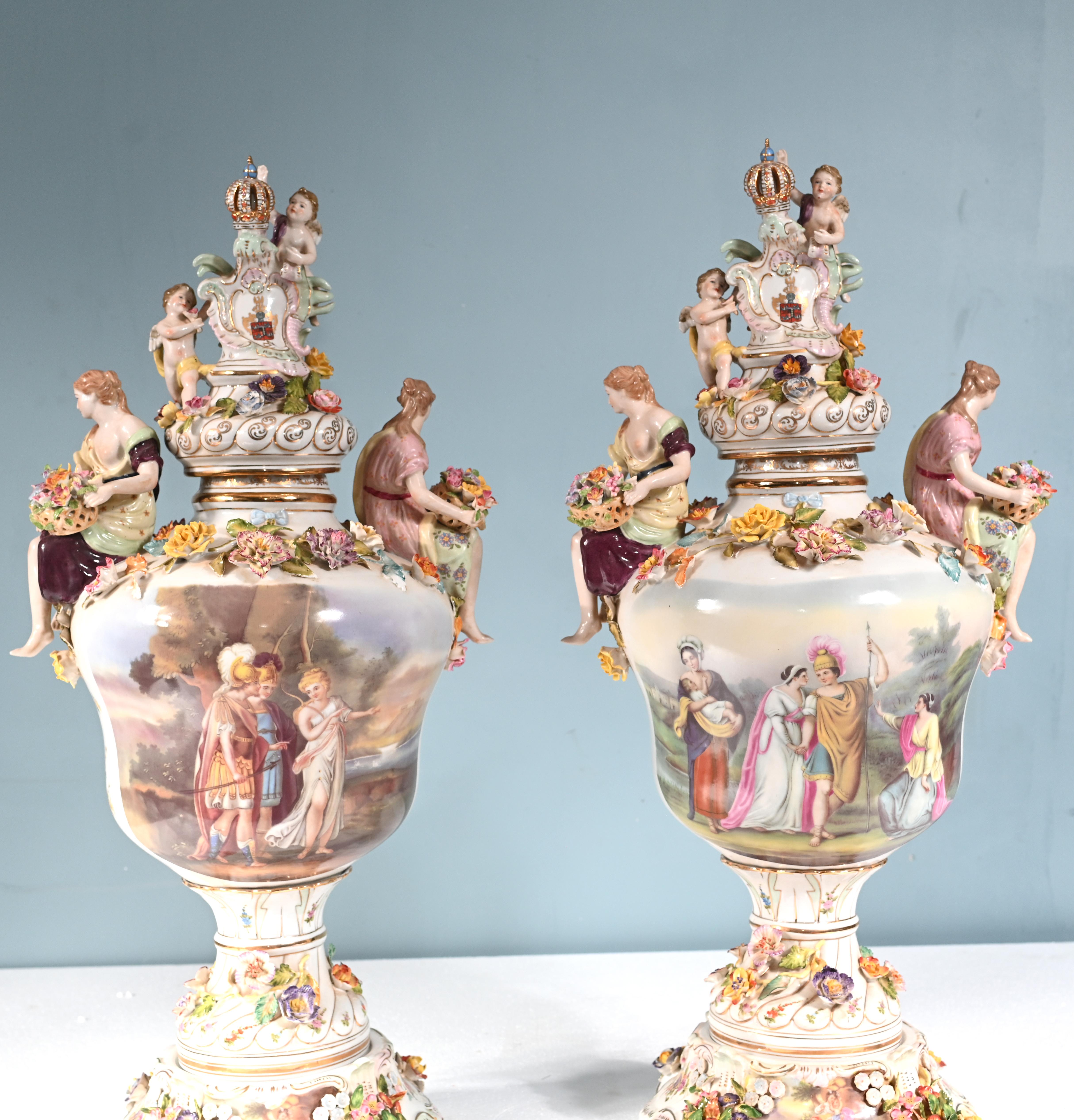 Coppia di vasi di Meissen Porcelain incrostati di fiori Urne tedesche in vendita 8