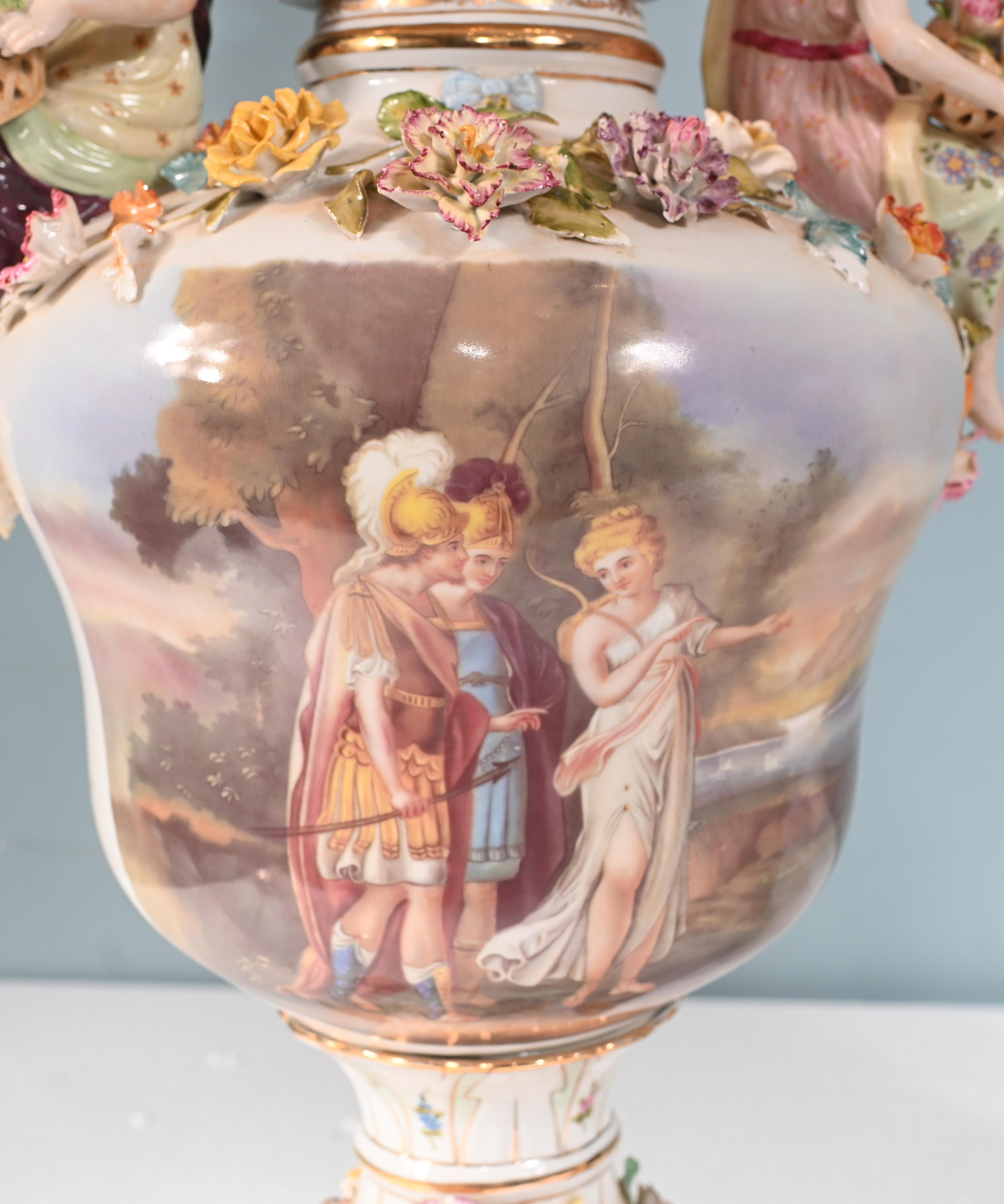 Coppia di vasi di Meissen Porcelain incrostati di fiori Urne tedesche in vendita 10