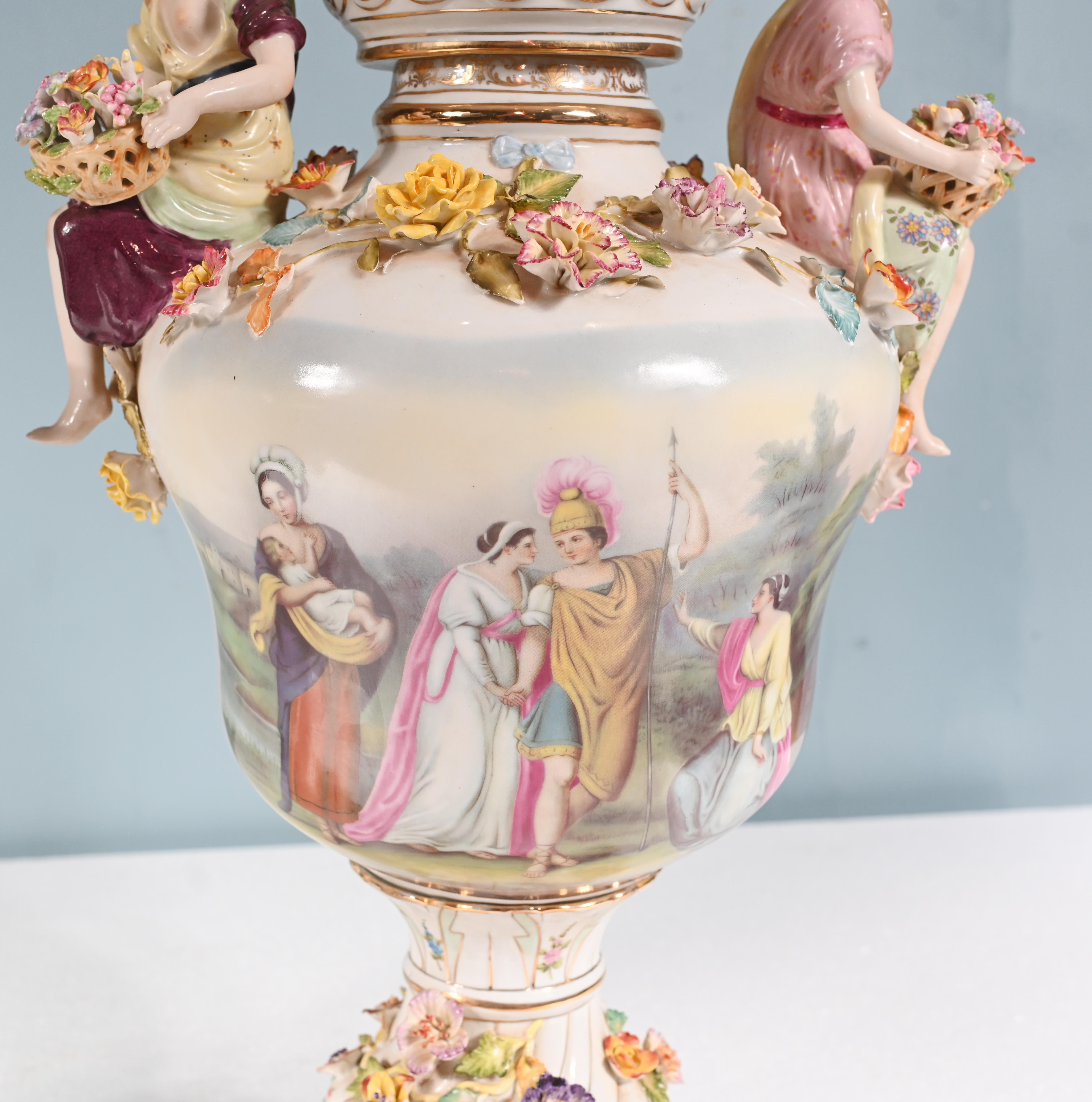 Coppia di vasi di Meissen Porcelain incrostati di fiori Urne tedesche in vendita 11